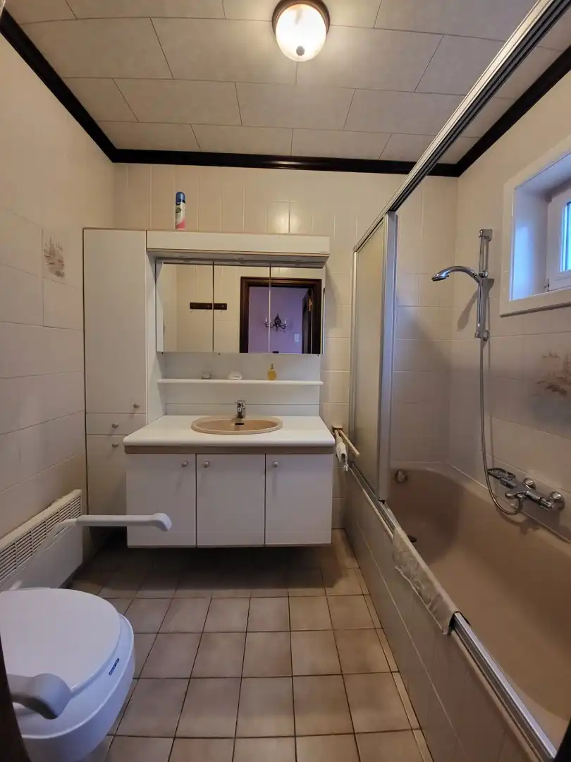 Authentieke bungalow met inpandige garage en grote tuin foto 9