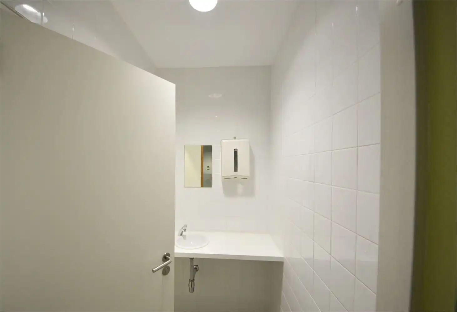 MODERN COMMERCIEEL PAND INCL. 6 PARKINGS foto 15