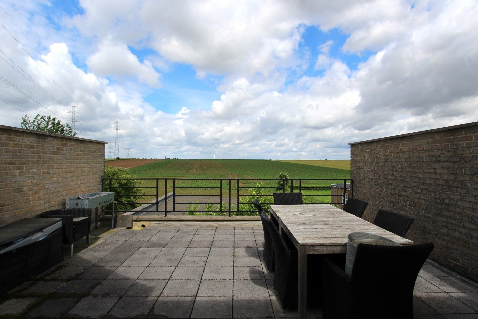 RUIM APPARTEMENT MET GROOT DAKTERRAS EN MOOI VERZICHT foto 2