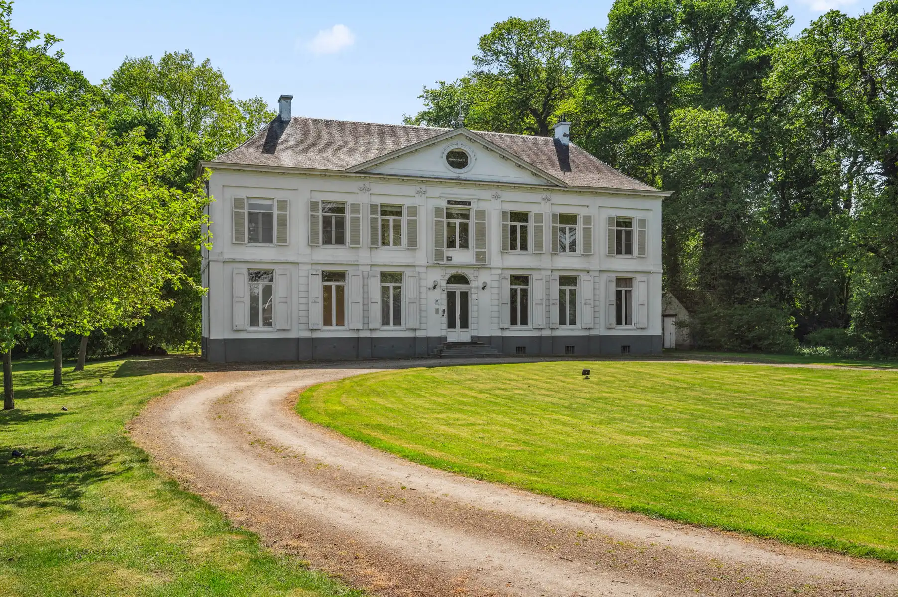 Prachtig kasteel in parktuin te SINT-KATELIJNE-WAVER foto 2