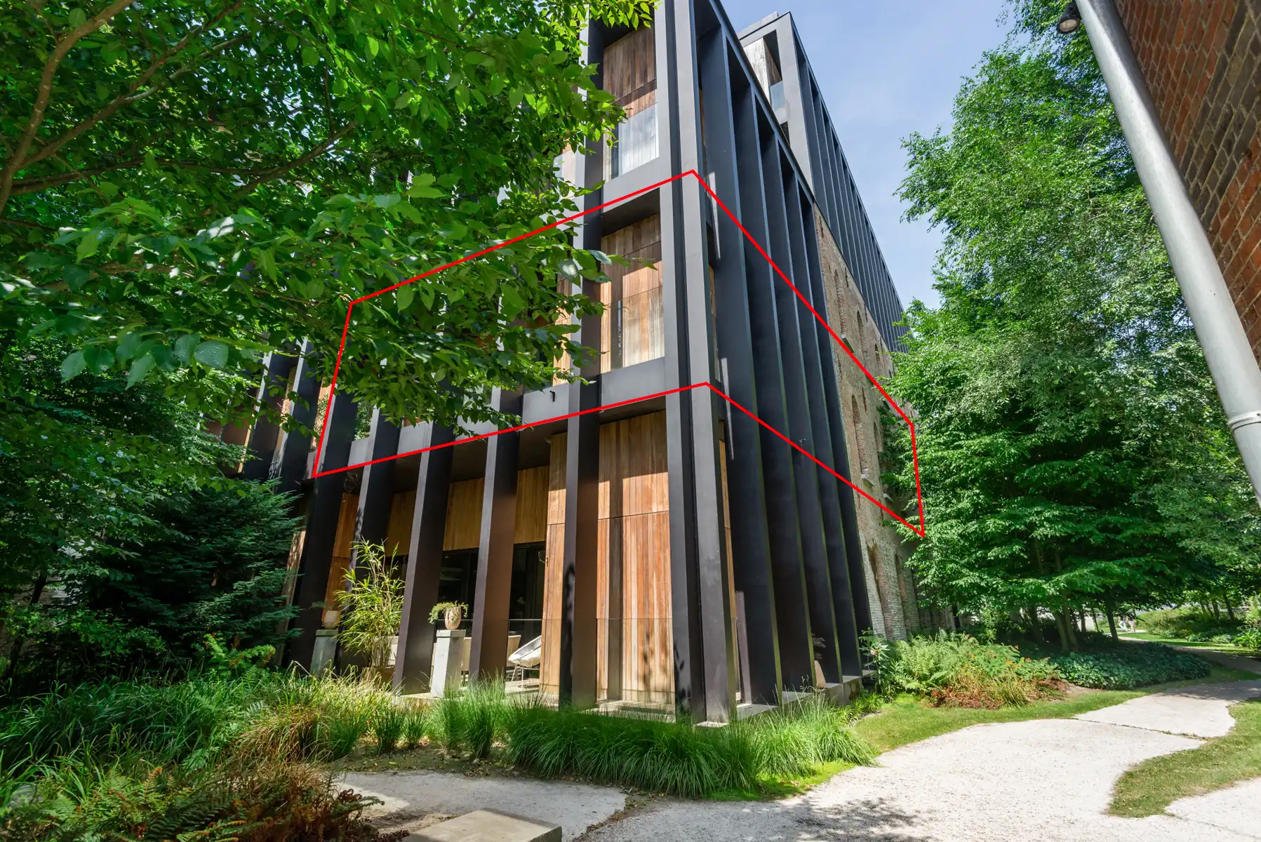  Exclusieve loft van 240 m² in Axel Vervoordt Kanaalproject foto {{pictureIndex}}