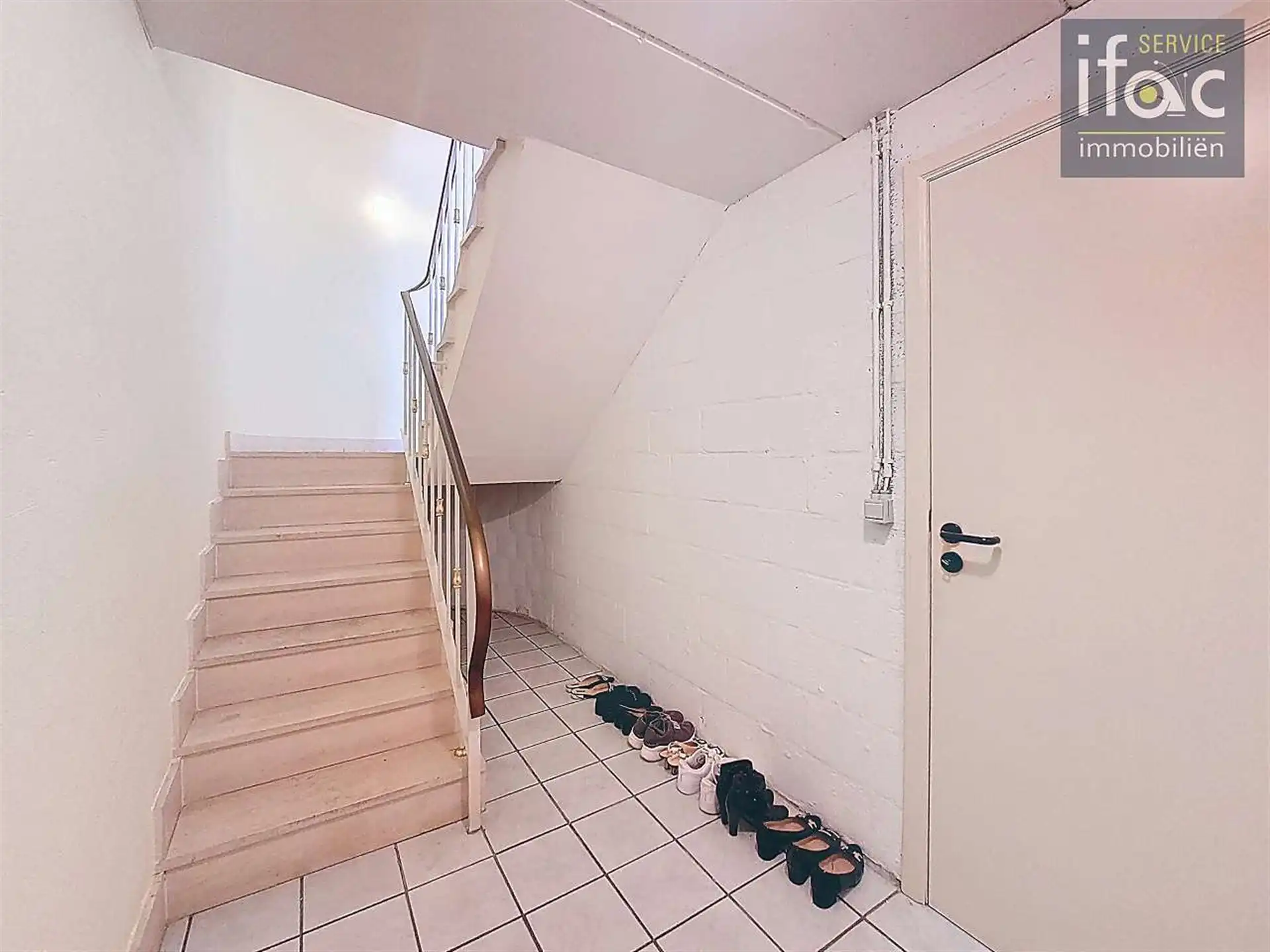 Fantastisch gelegen villa met panoramisch uitzicht  foto 25