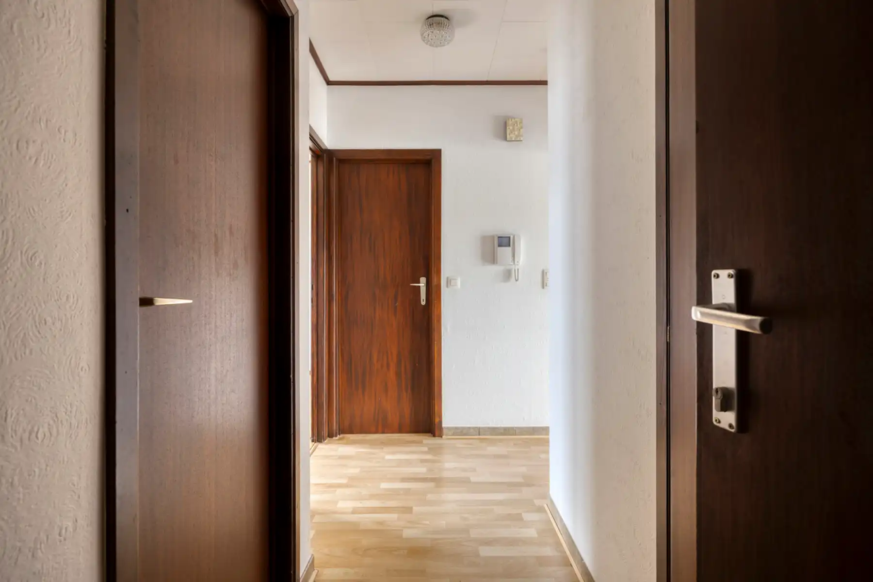 Appartementsgebouw met 5 app en achterliggende garages foto 21