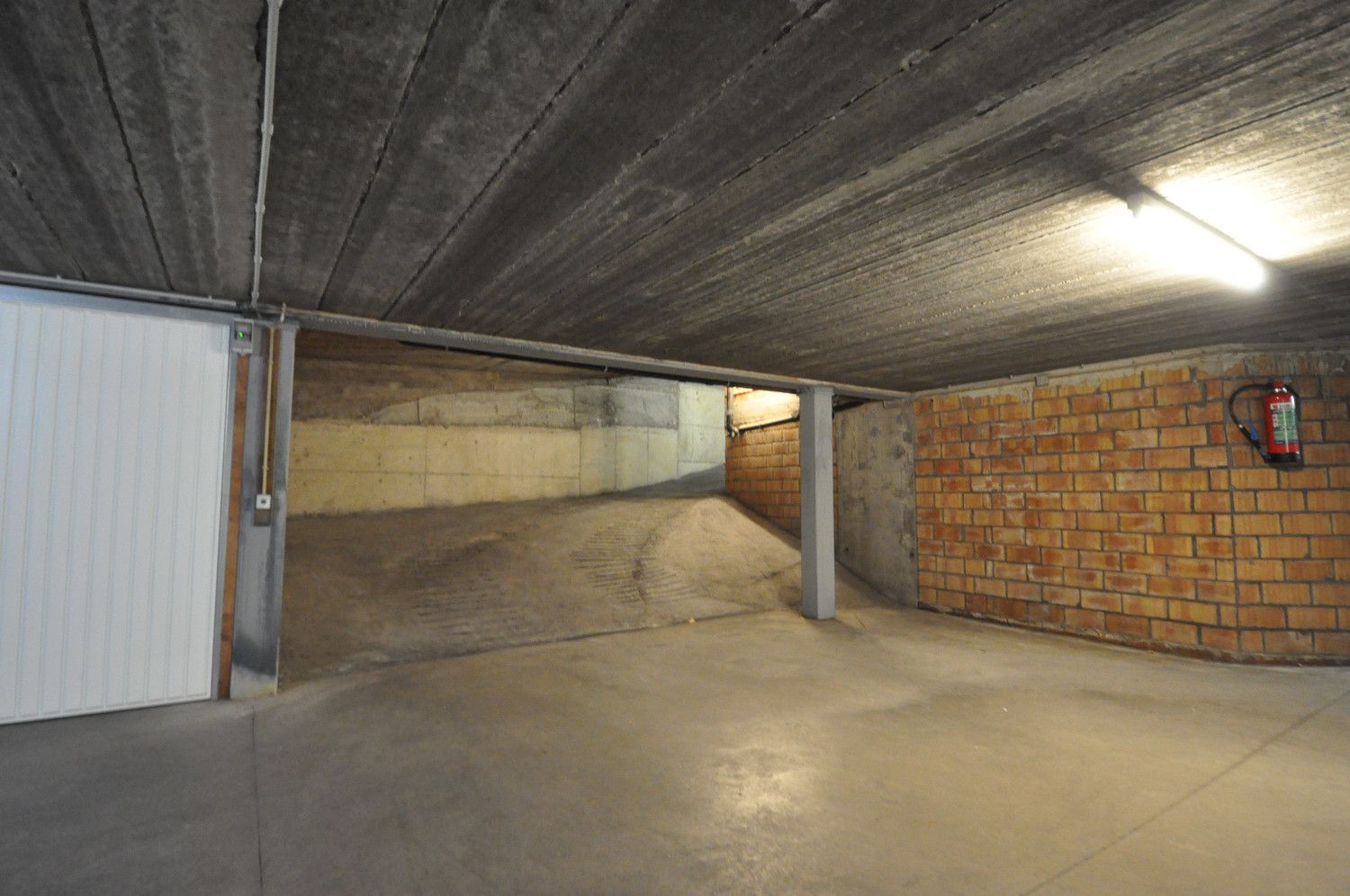 Goed gelegen gesloten garagebox nabij het strand in Duinbergen foto 3