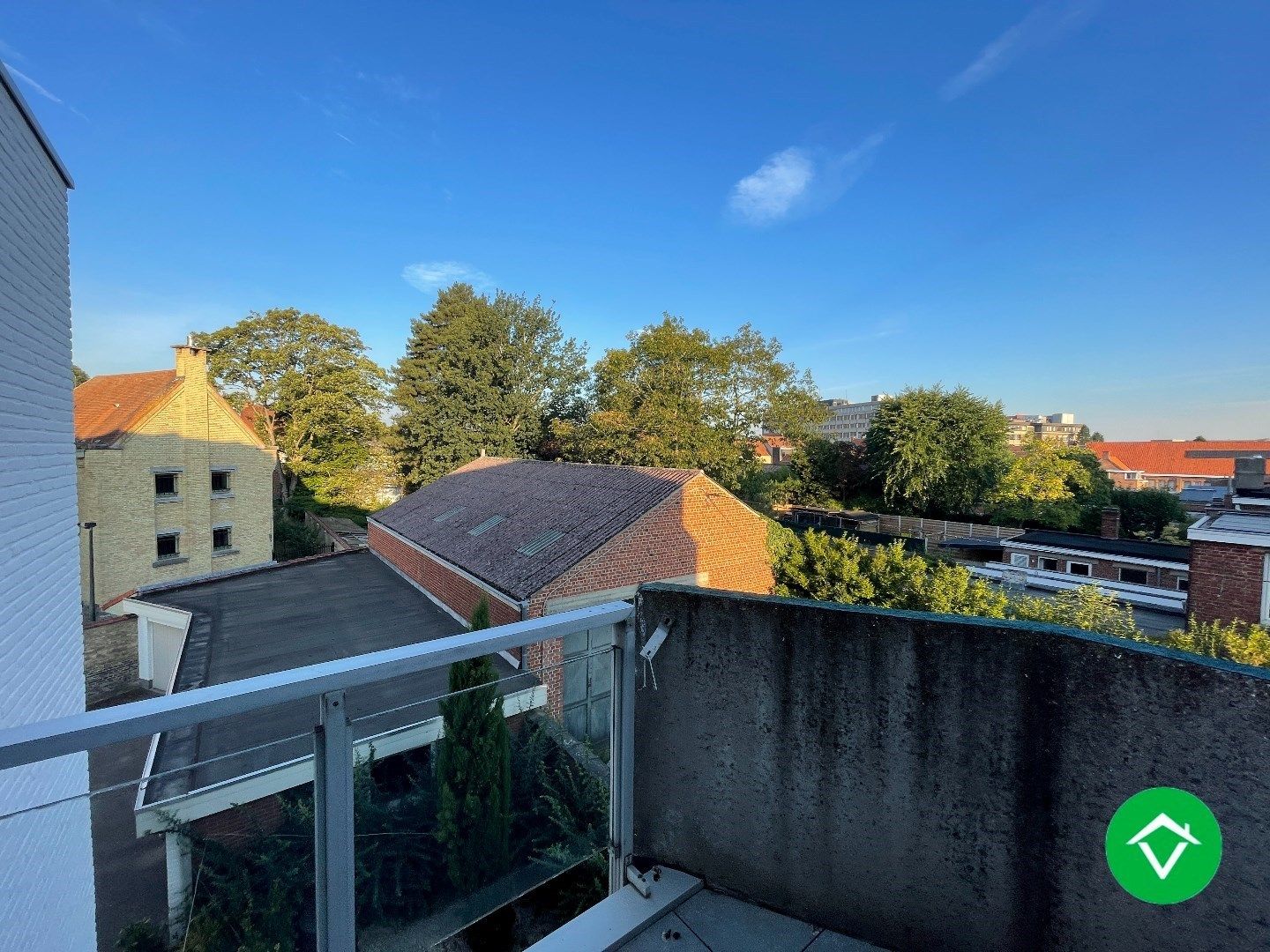 Instapklaar appartement met twee slaapkamers en garage te Roeselare foto 8