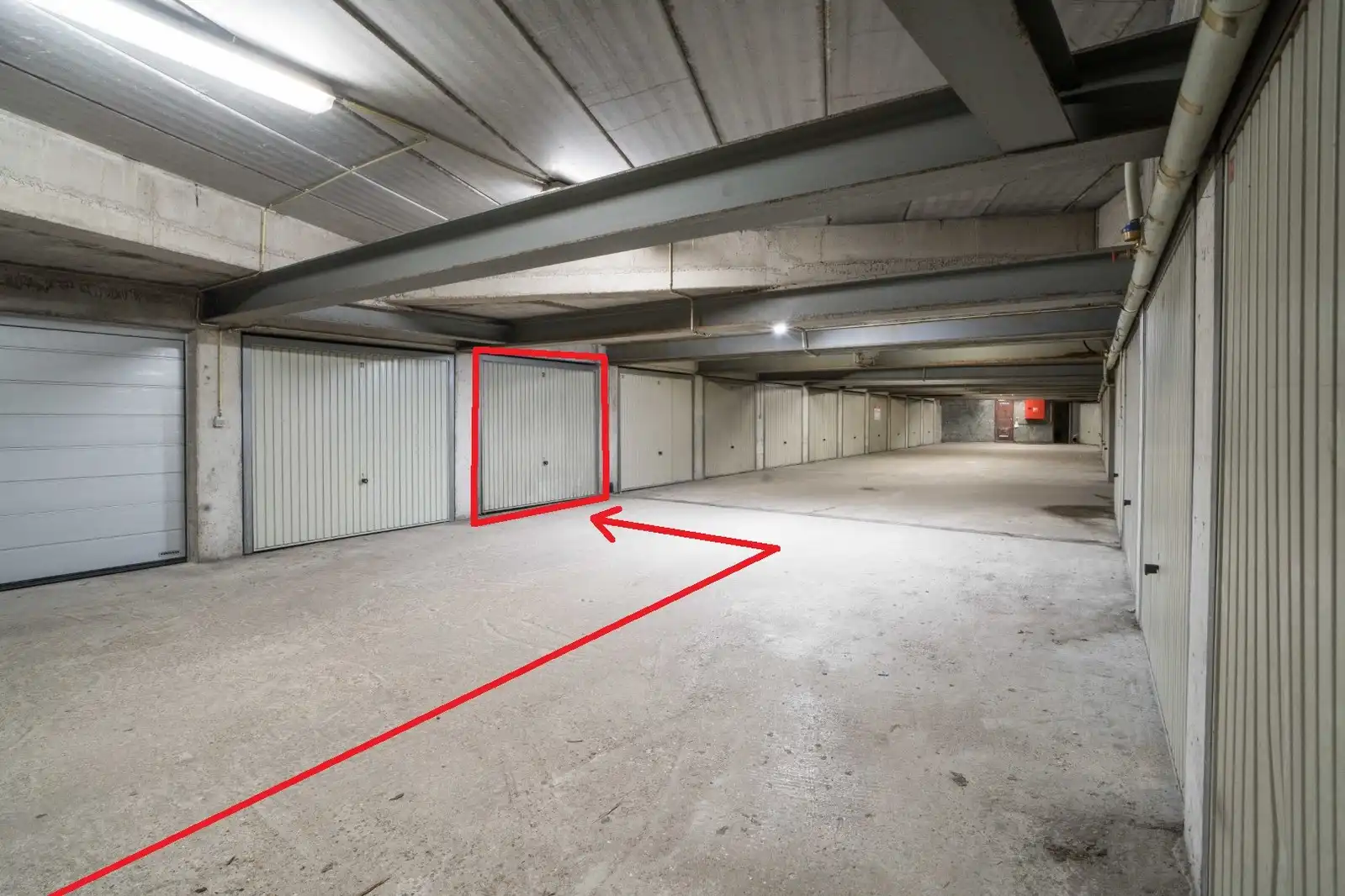 Ondergrondse, gemakkelijk bereikbare garage foto 6