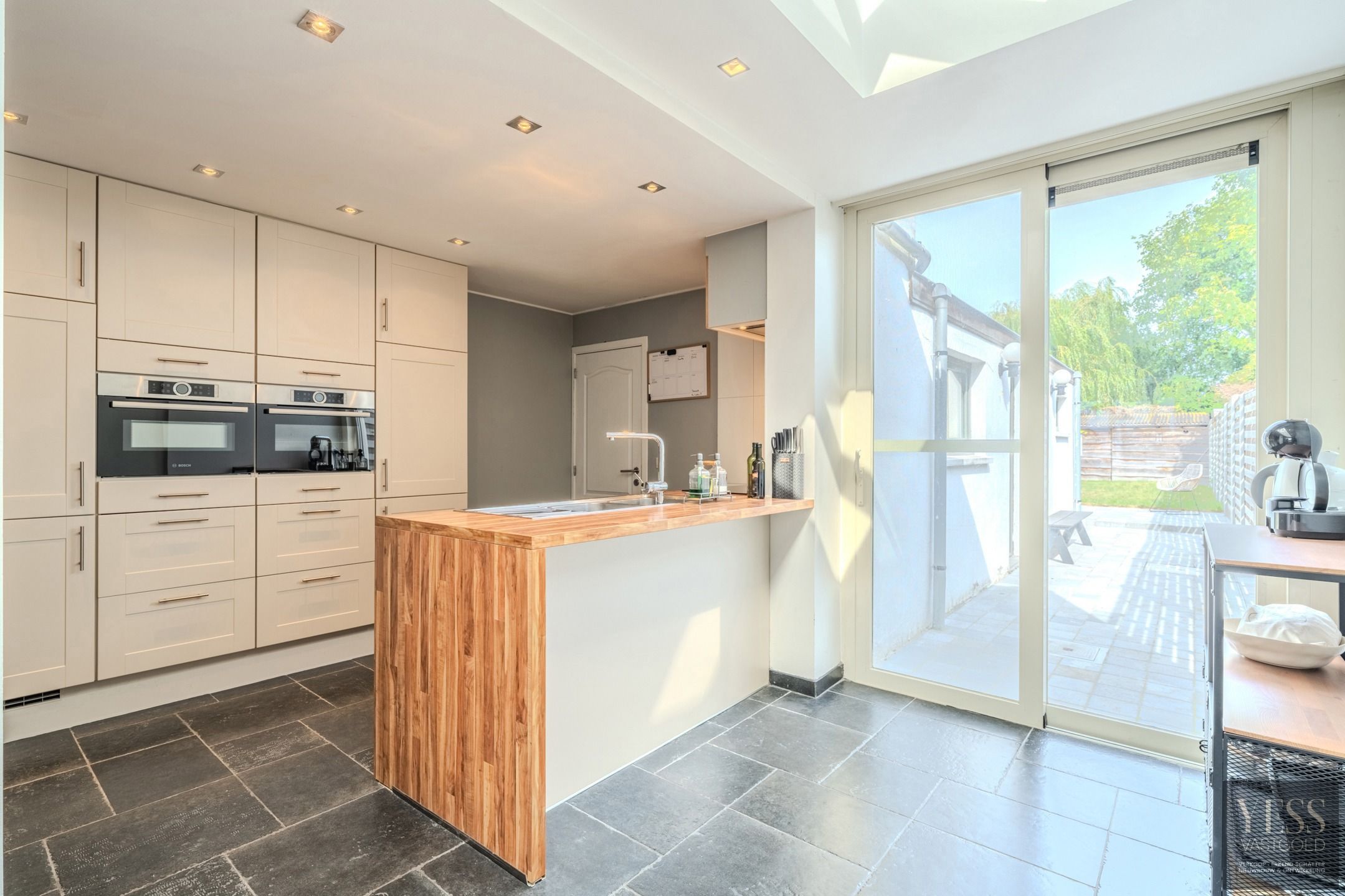 Charmante woning te koop in de Stationsstraat te Lissewege! foto 7