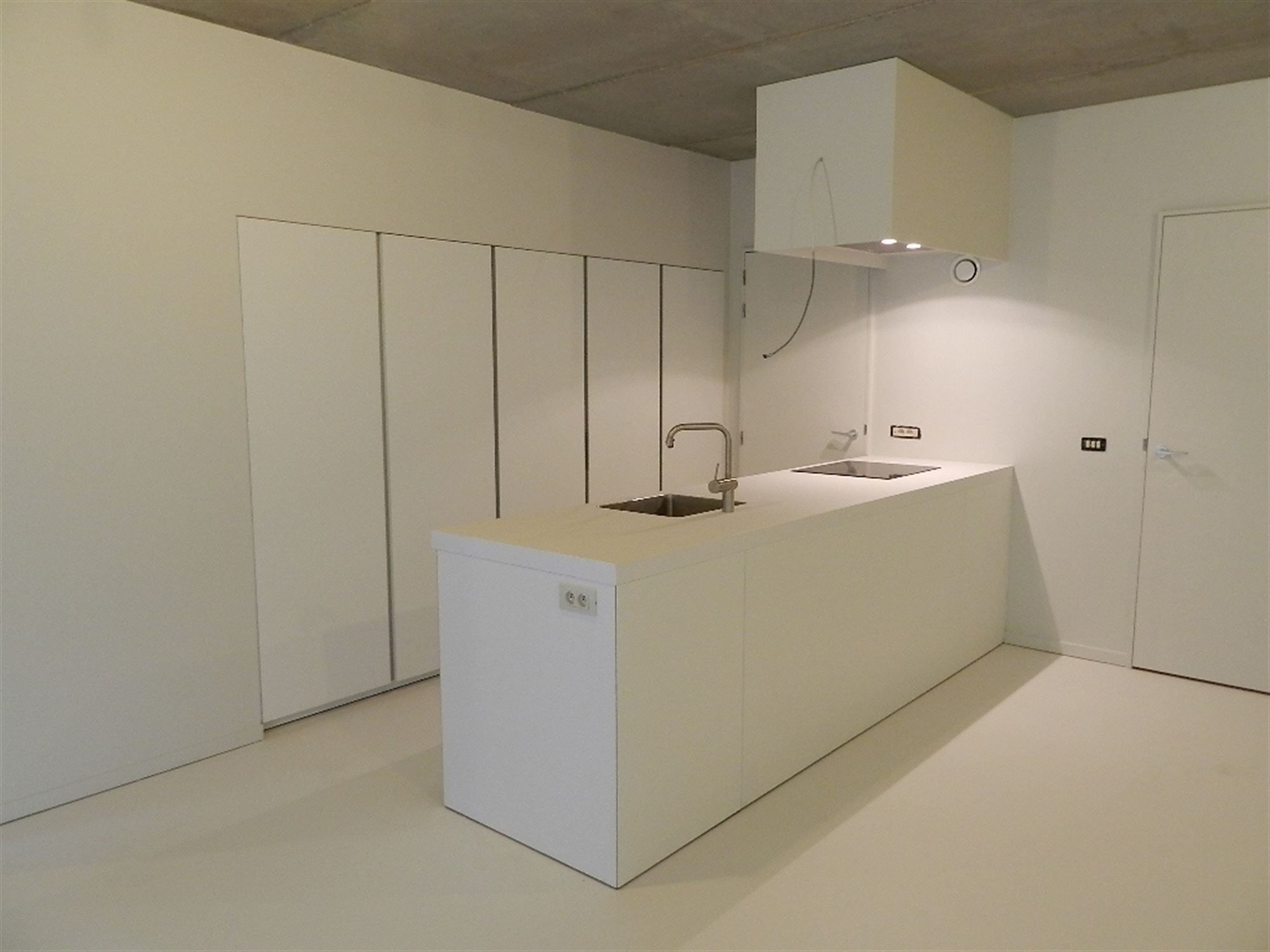 Exclusieve moderne woning met gemeenschappelijke binnentuin en ondergrondse autostaanplaats.  foto 3