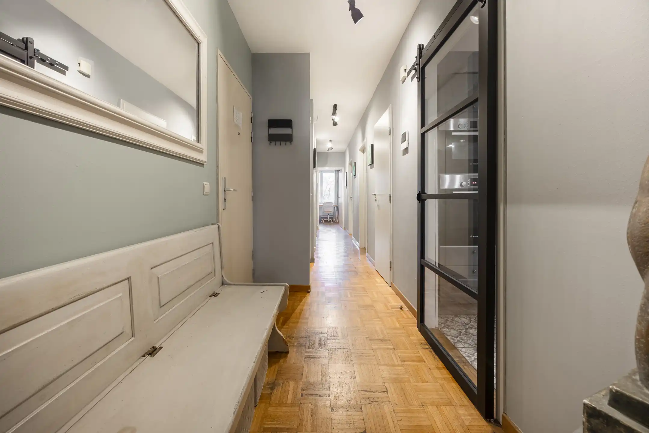 Ruim en charmant appartement met terras op toplocatie foto 8