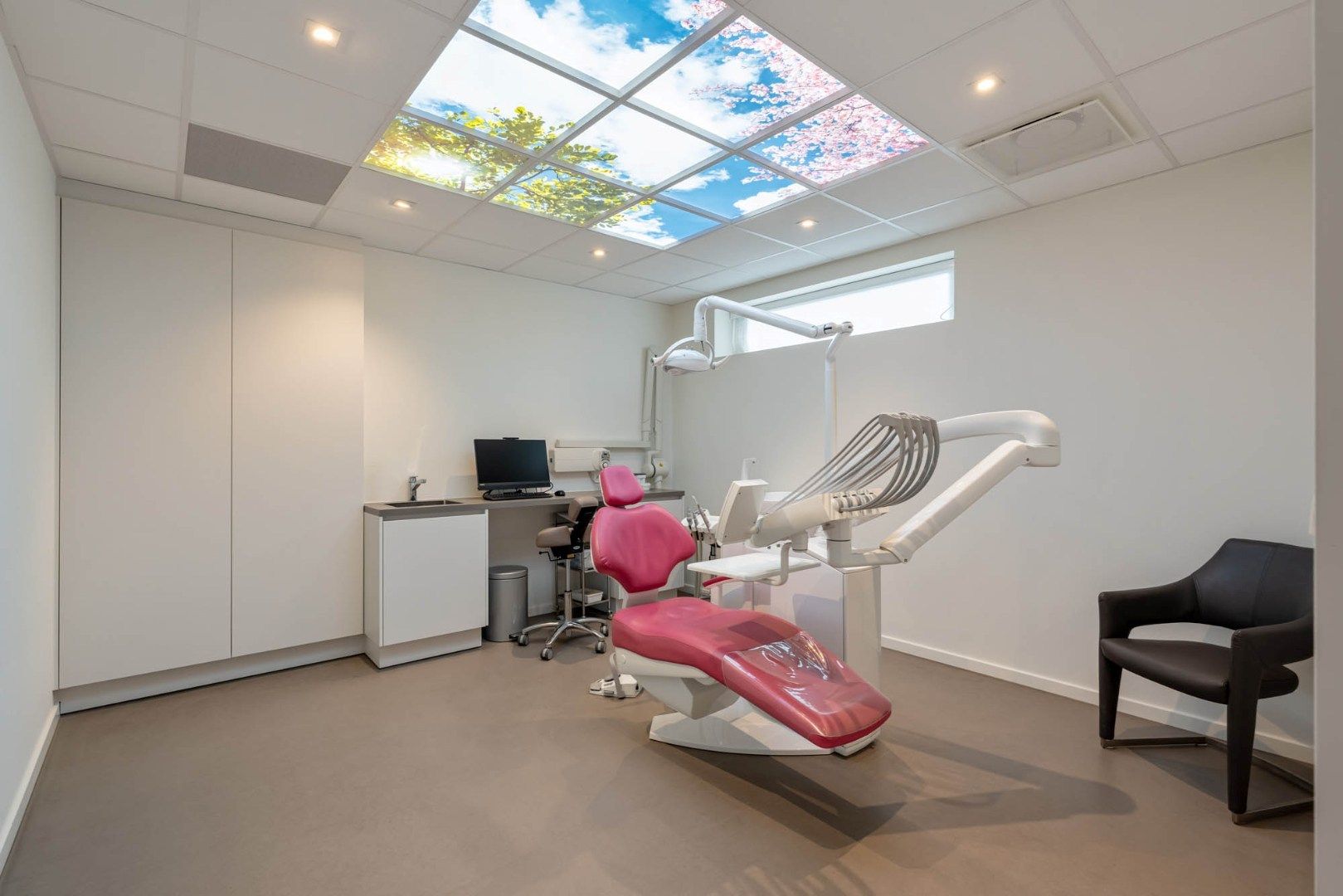 Ruim, zeer energiezuinig kantoor in het centrum van Neeroeteren met diverse mogelijkheden!   foto 16