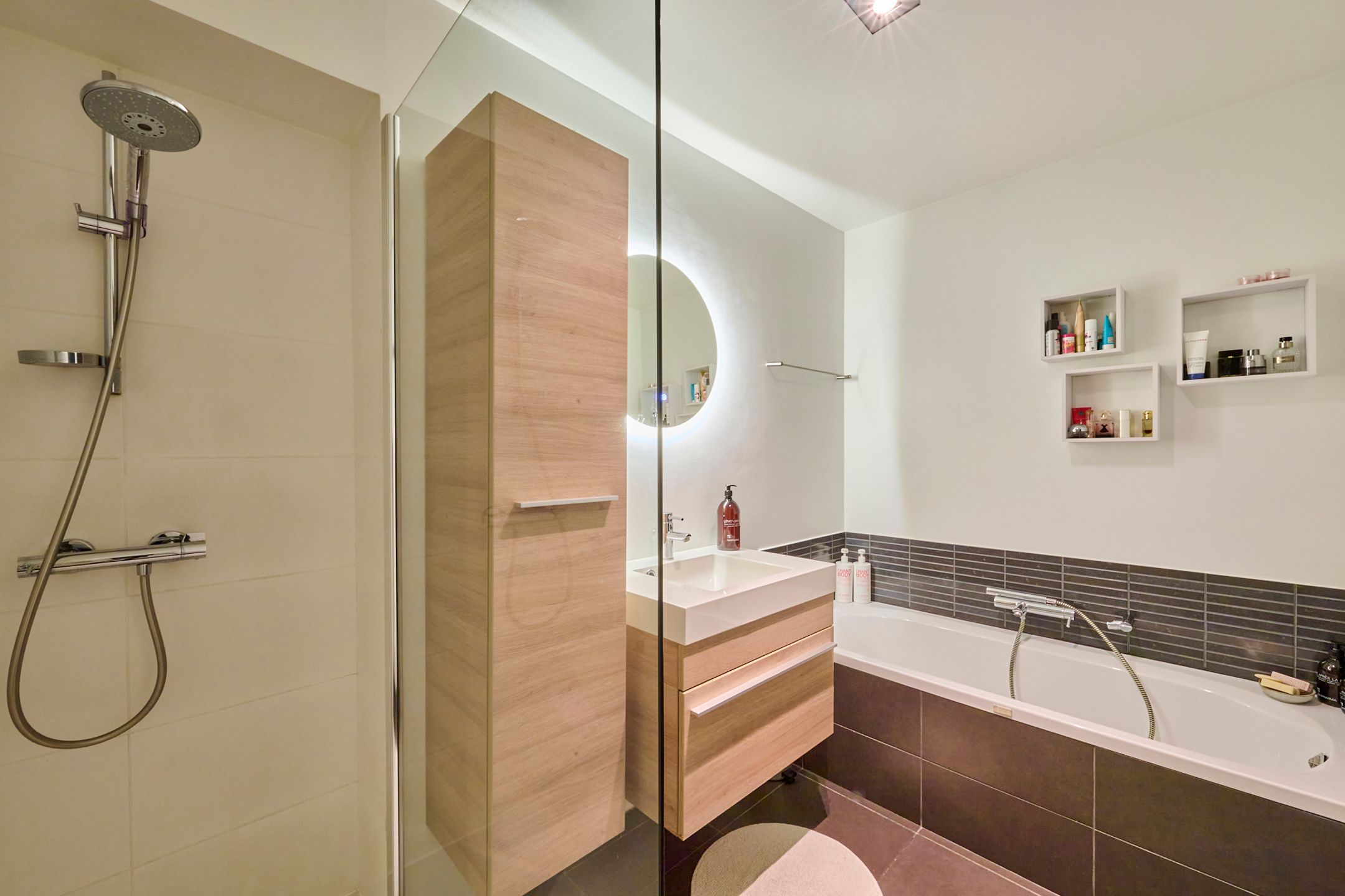 Smaakvol gelijkvloers appartement met 2 slaapkamers, zuidgerichte tuin, parking en kelderberging foto 10