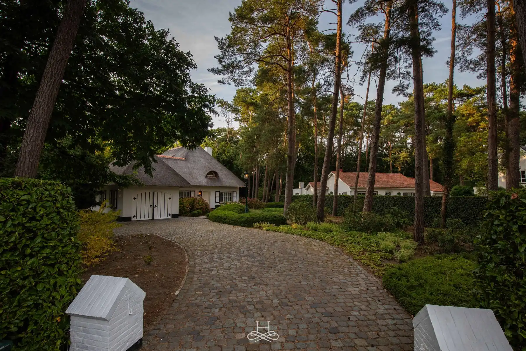 Karaktervolle villa op een zeer ruim en groen perceel foto 5