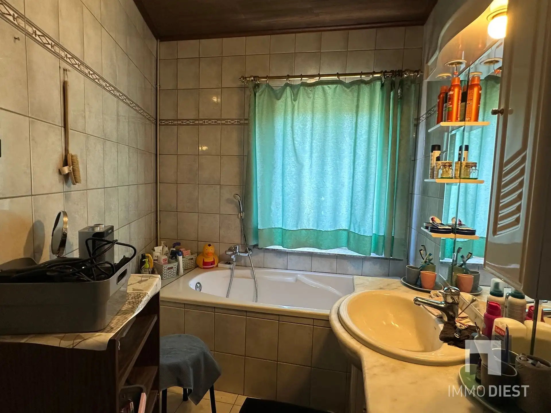 Te renoveren woning met 3 slaapkamers, 2 garages en tuin in Diest foto 19