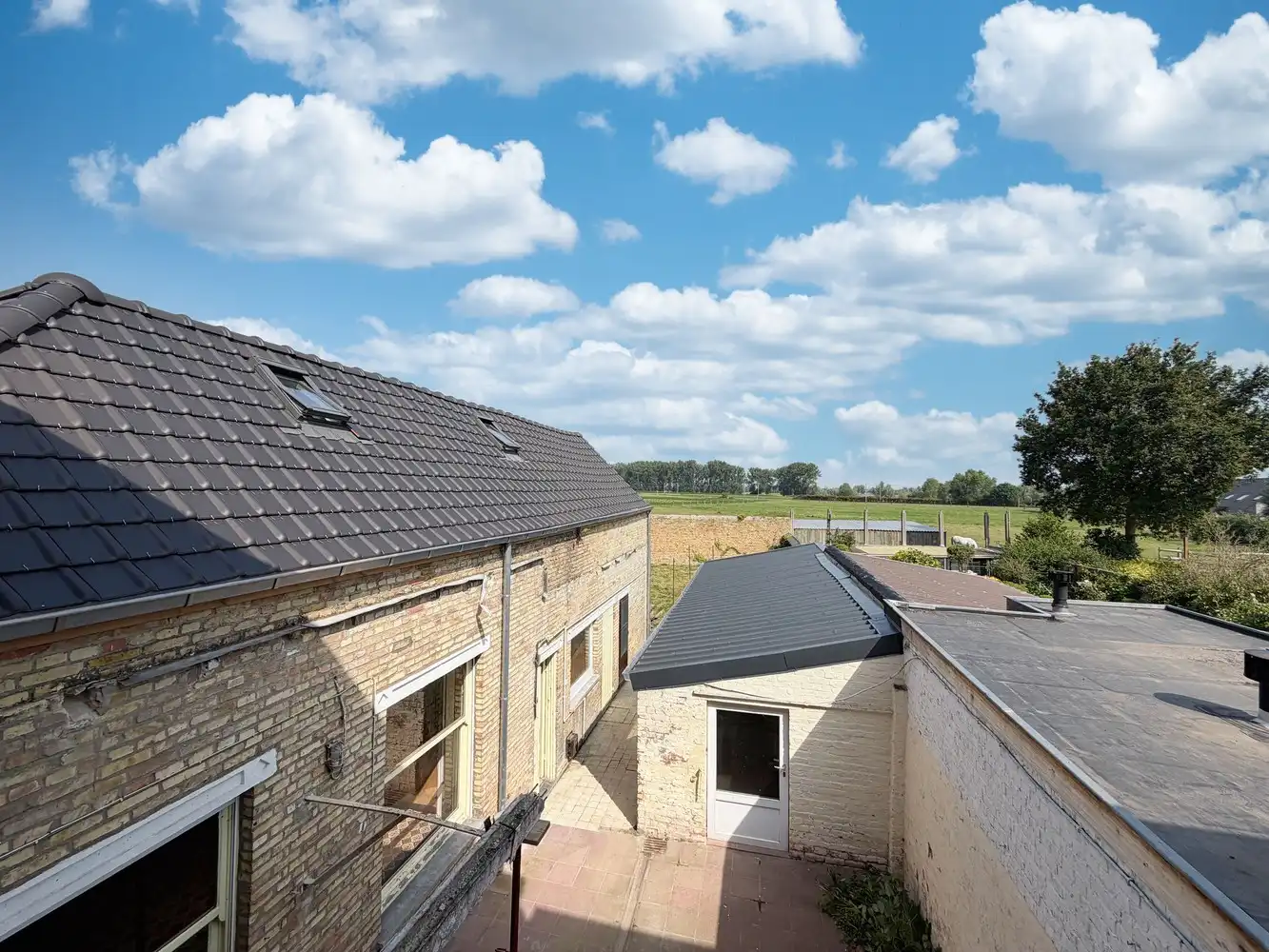 Ruime woning met polyvalente ruimte, zonnige tuin en tal van mogelijkheden foto 14