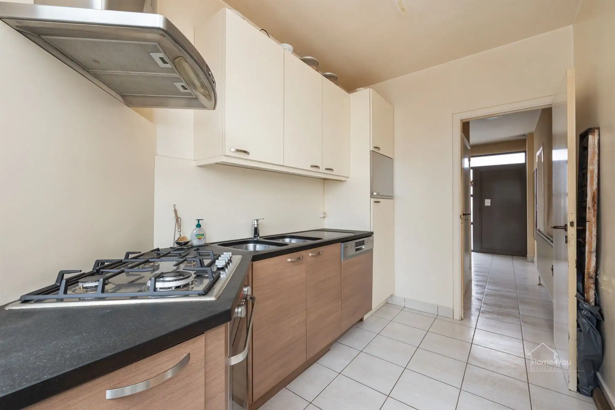 Ruime rijwoning op toplocatie met zongerichte tuin foto 9