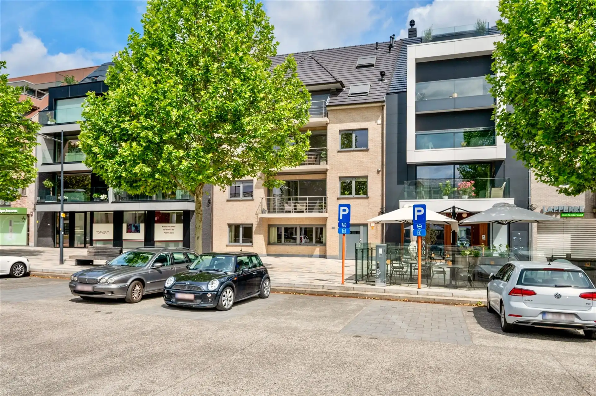 Uiterst centraal gelegen appartement met 2 slpks foto 2