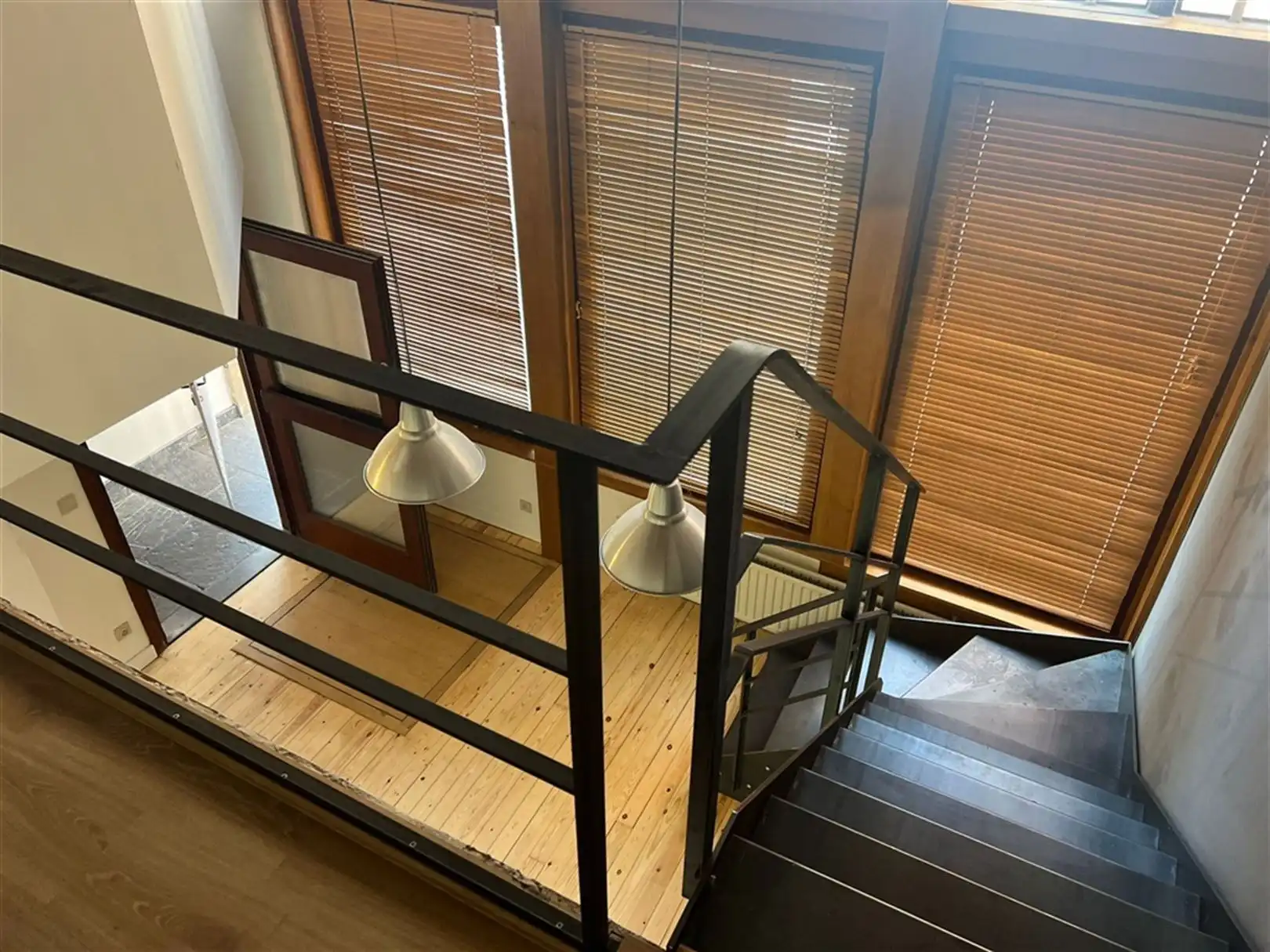 Gelijkvloers kantoor in authentieke trapgevelwoning foto 6