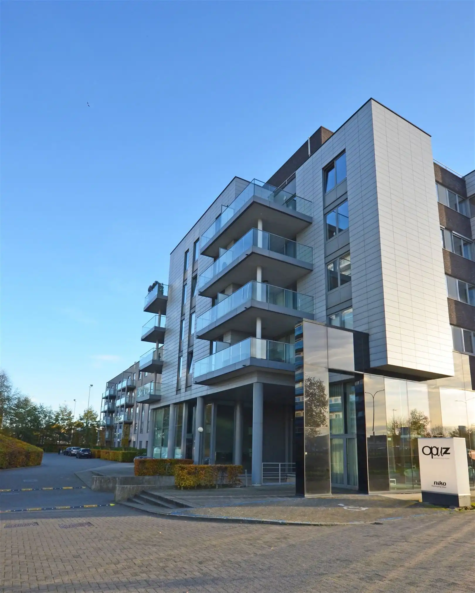 Ondergrondse autostaanplaats op goed bereikbare locatie foto 2