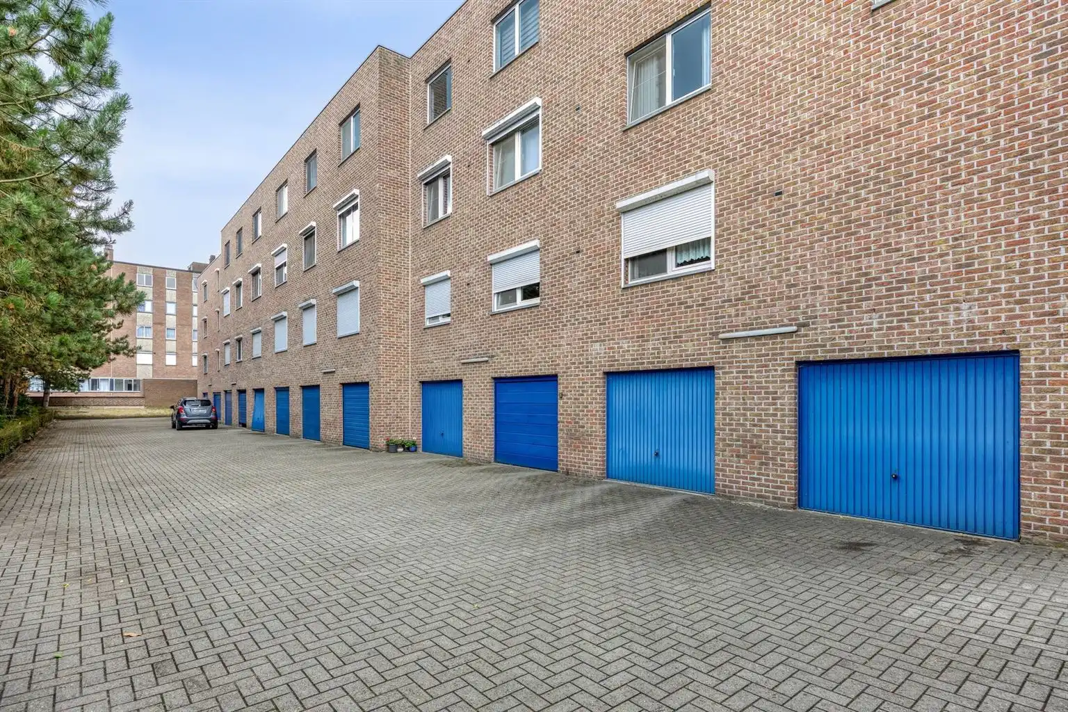 Ruim, gerenoveerd 2-slaapkamer appartement met terras, garagebox en aparte berging, gelegen vlak bij het centrum van Maaseik. foto 17