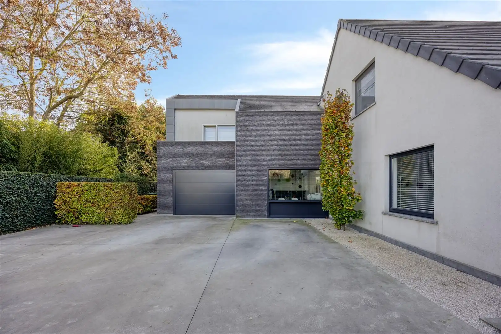 Rustig gelegen, luxueus afgewerkte villa met zwembad en 5 slaapkamers. foto 3