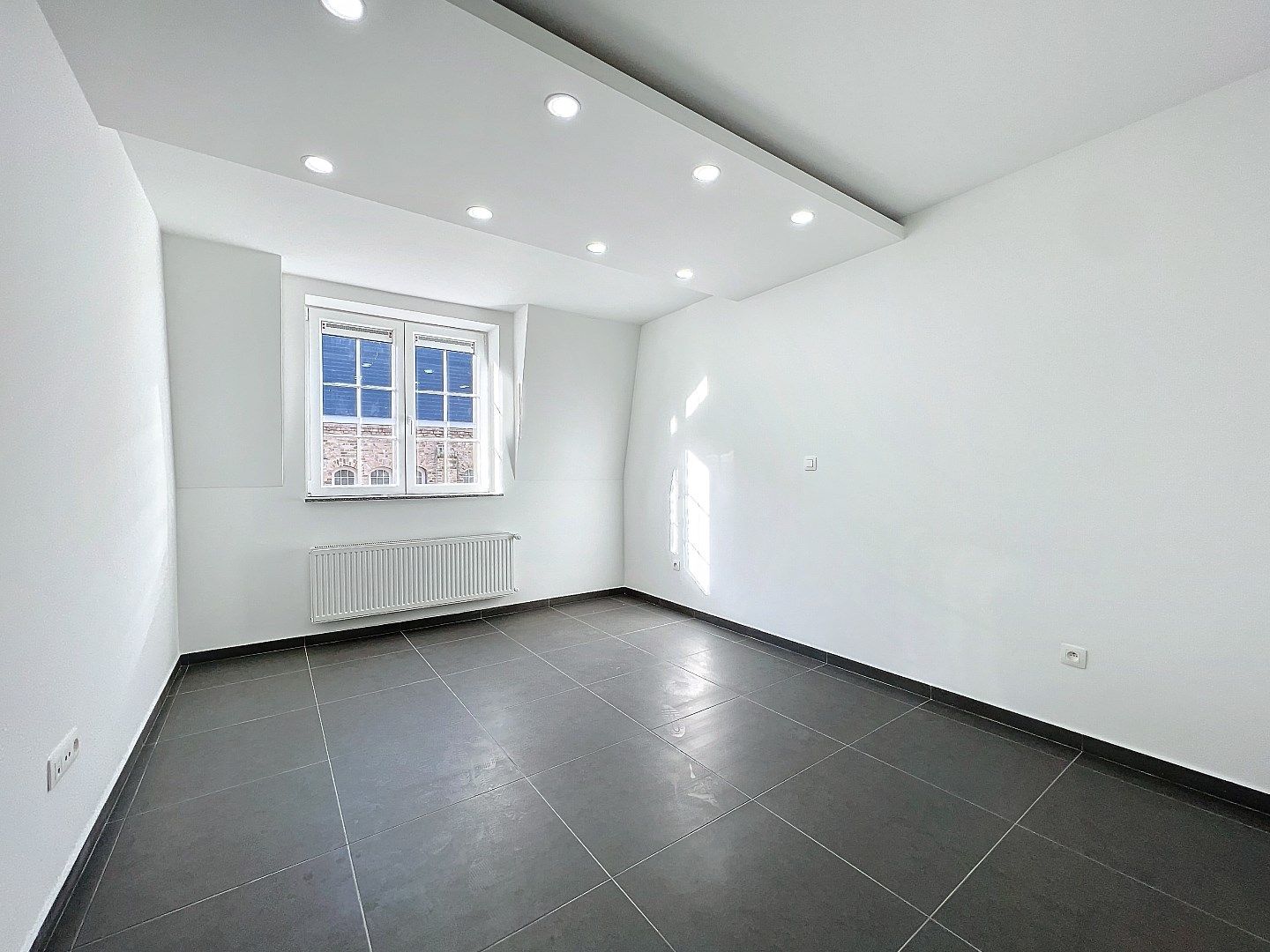 Gerenoveerde duplex appartement te Nieuwpoort stad! foto 6