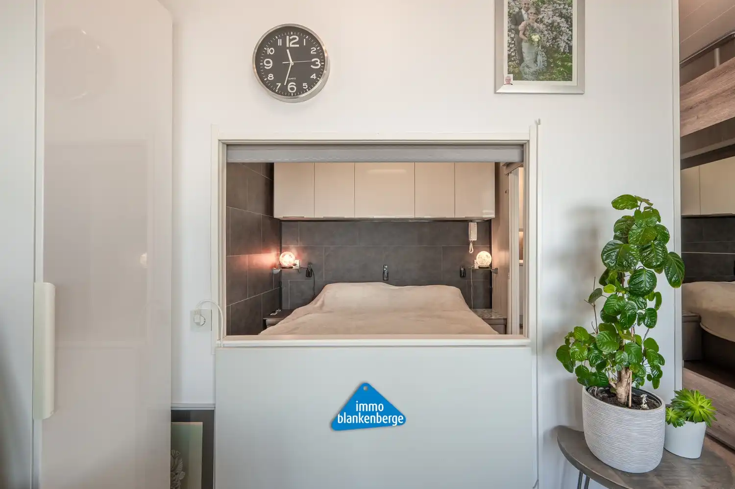 Mooie gemeubelde studio met slaaphoek in Residentie Strand op de Zeedijk foto 9