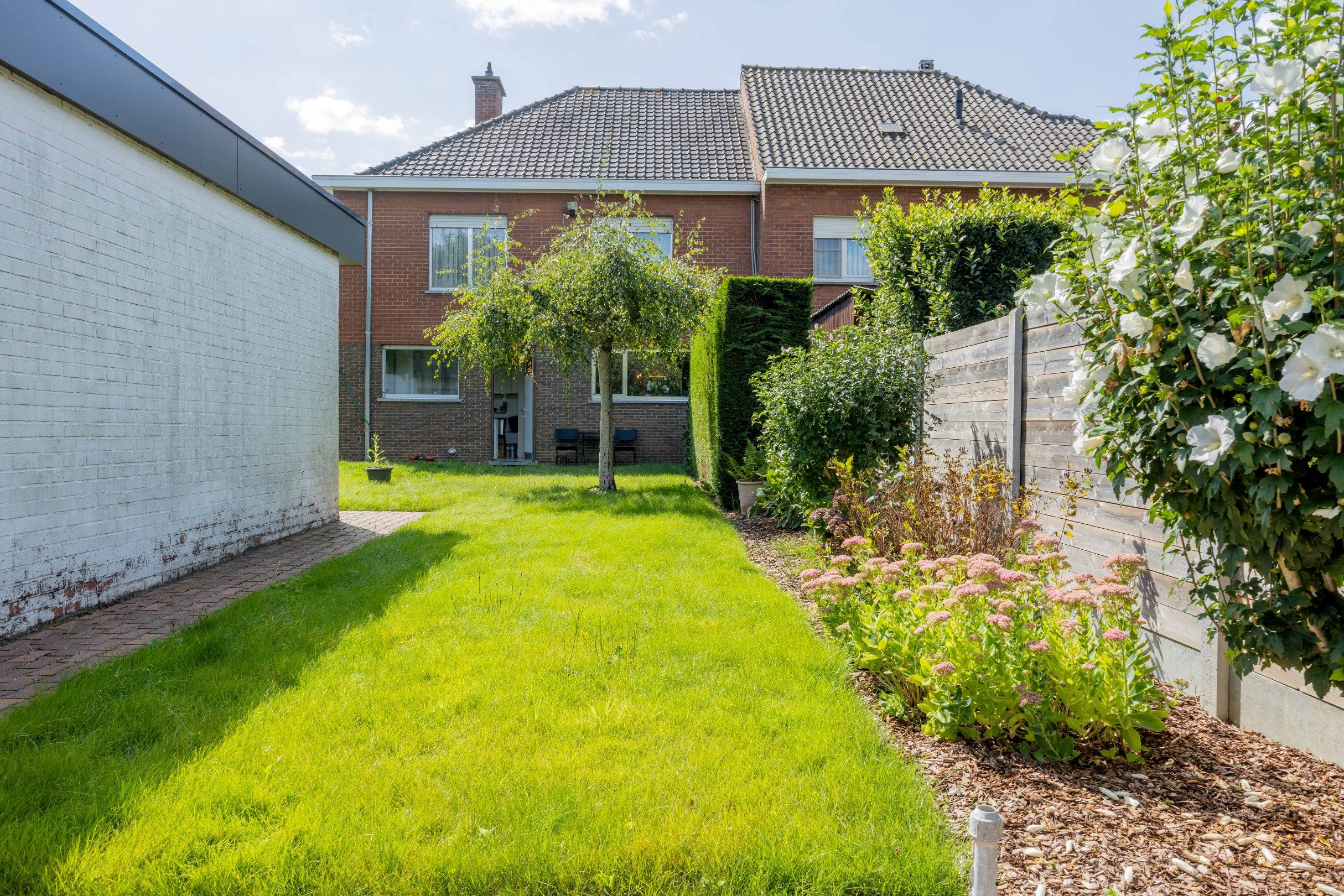 RUIME GEZINSWONING MET GARAGE EN TUIN foto 19