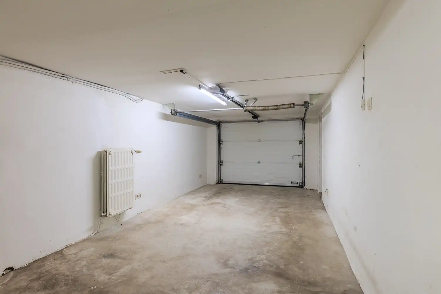 Instapklare woning op een ruim perceel van circa 8a8ca met tuin en garage op een gunstige locatie. foto 28