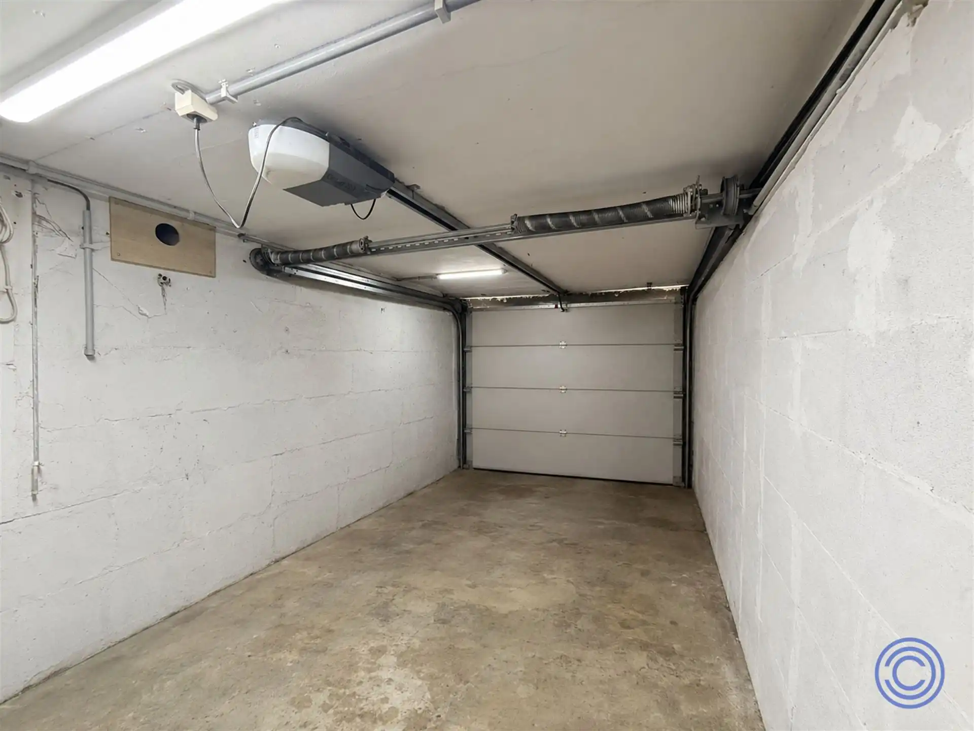 3 garageboxen/magazijn ca. 50m² op strategische ligging! foto 3