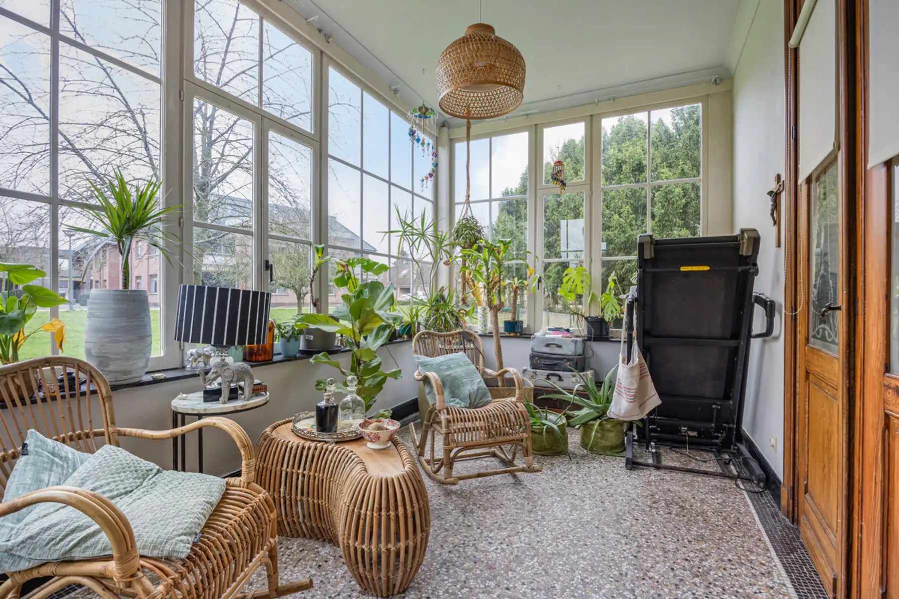 Authentieke pastorie, stijlvol gerenoveerd met comfort foto 9