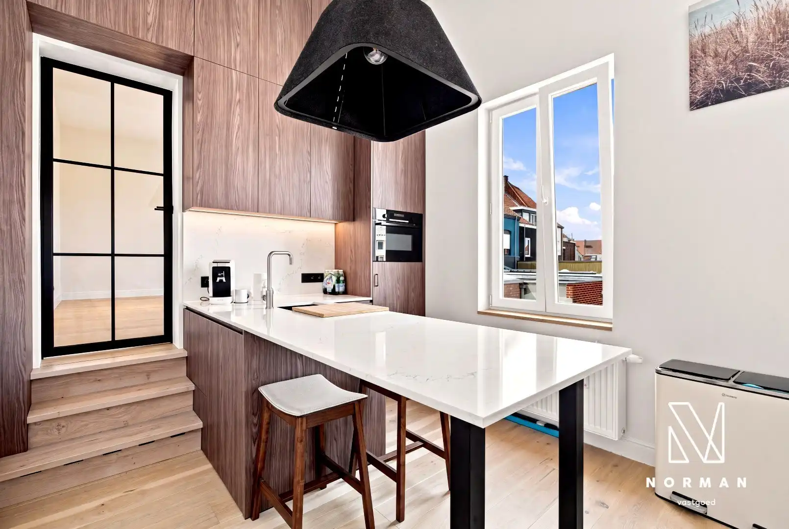 Multifunctioneel gebouw (burelen + magazijn + appartement) op commerciële ligging te Kortrijk foto 8