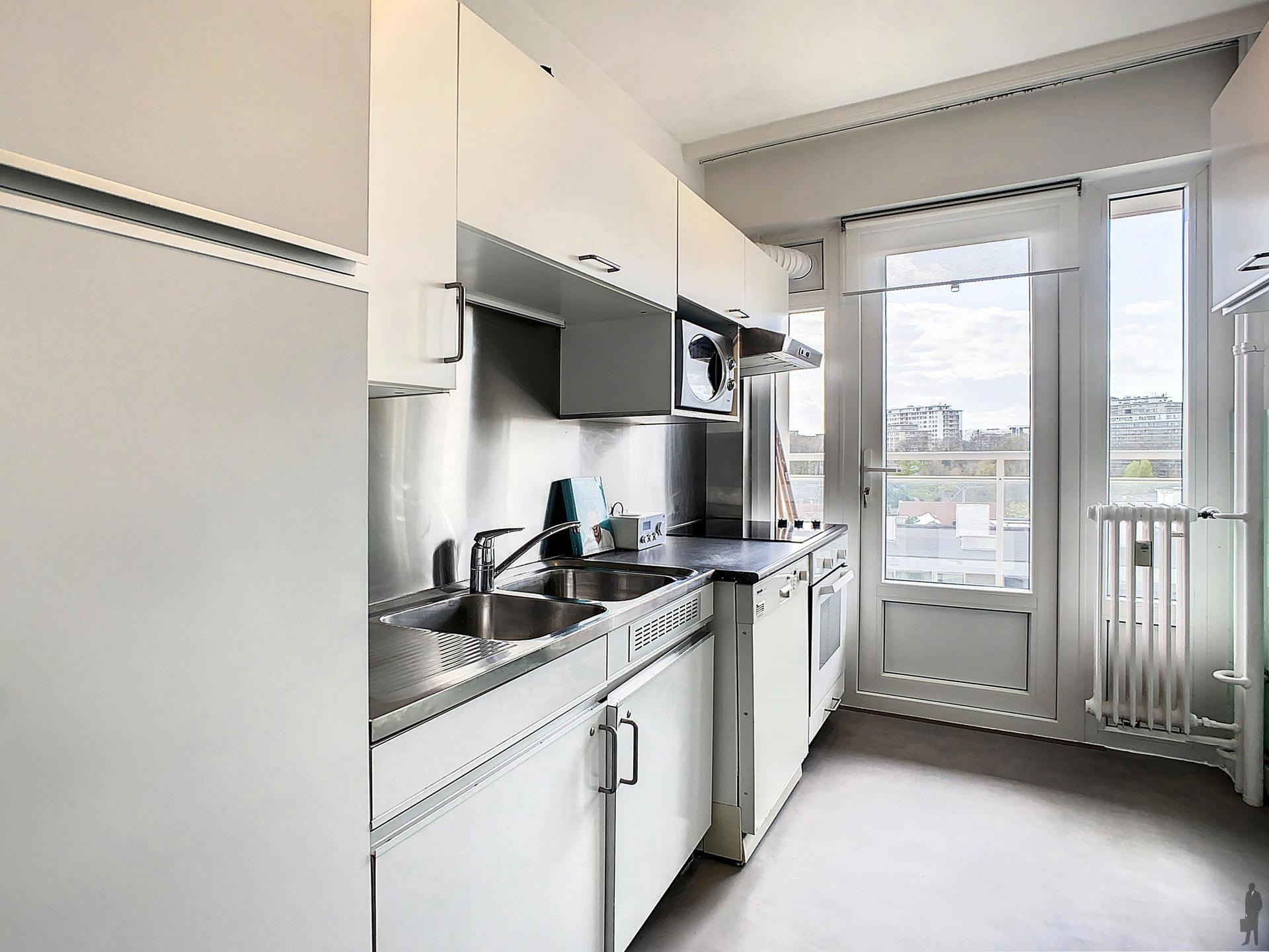 Gezellig appartement met 2 slaapkamers en mooi terras te Berchem! foto 10