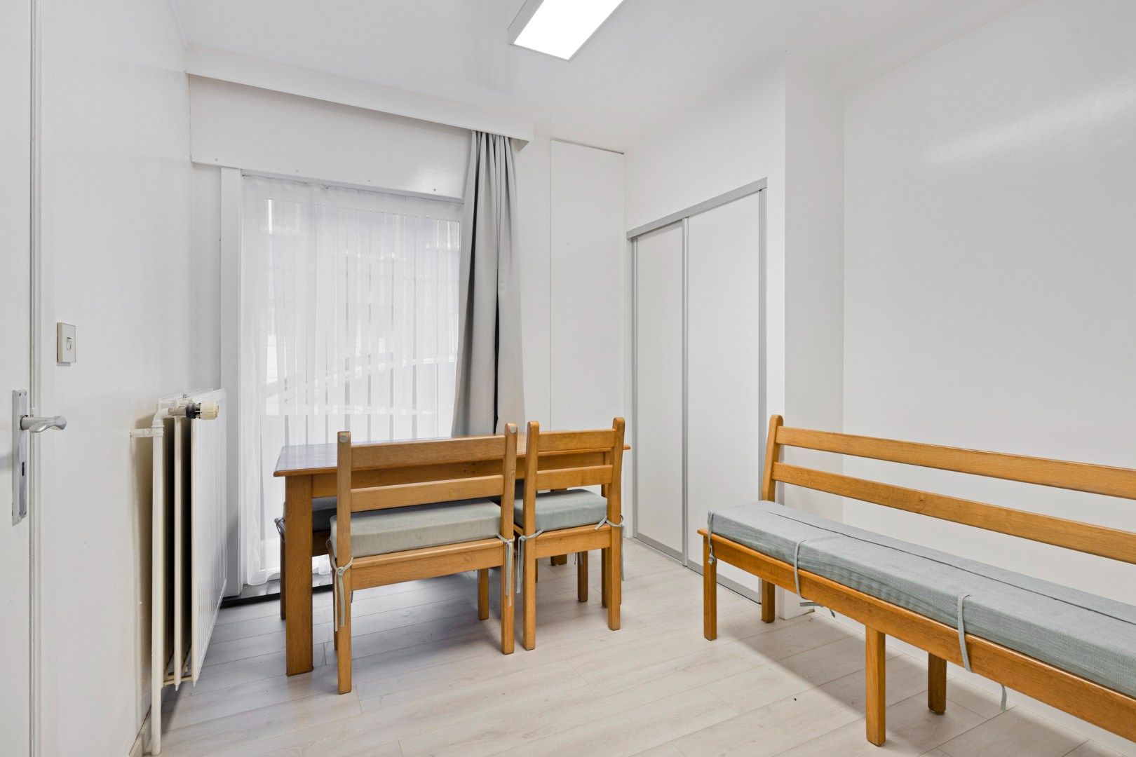 Ruim gelijkvloers appartement met 3 slaapkamers! foto 8