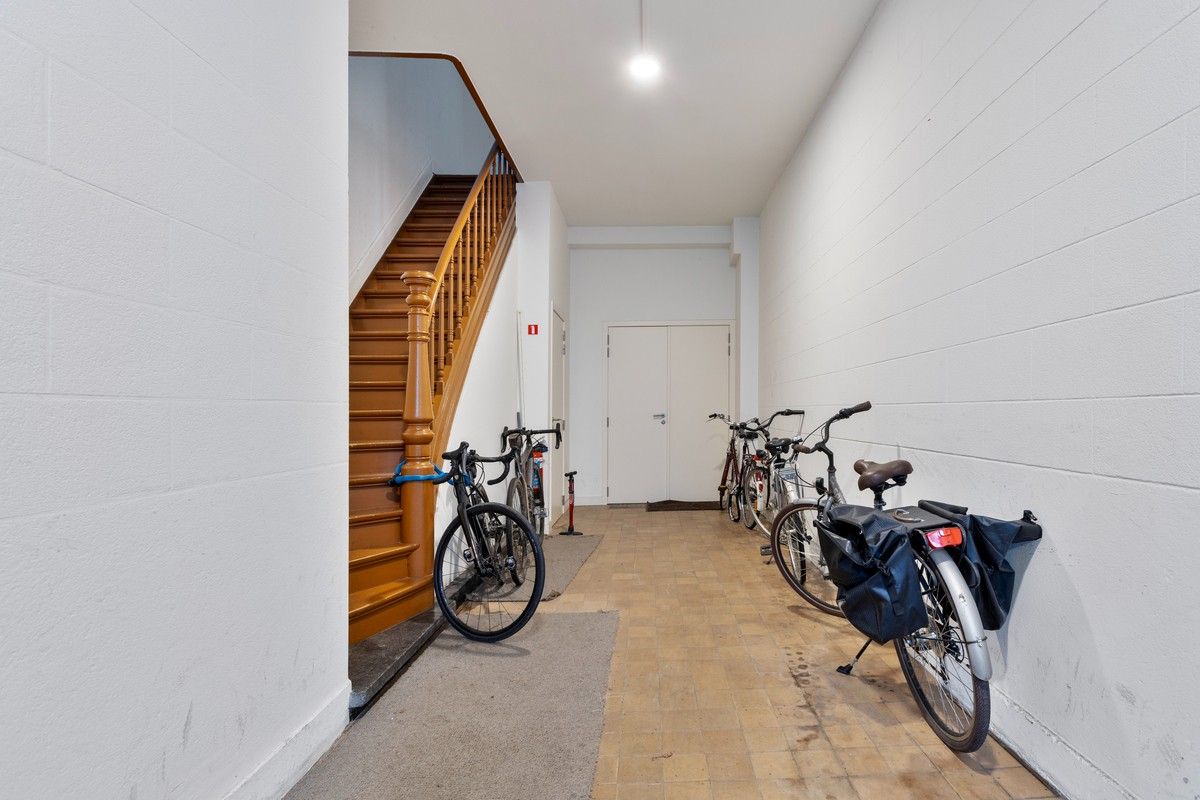 VERKOCHT.  Vernieuwd 1-slaapkamerappartement aan het Sint-Pietersstation foto 17