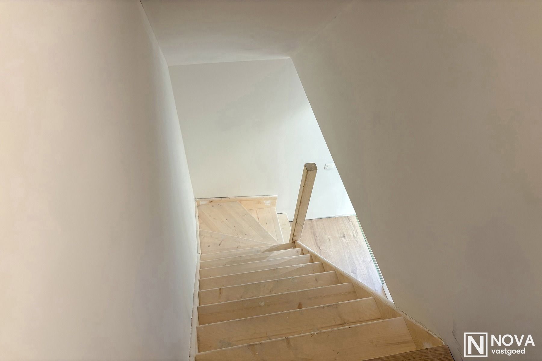 Volledig vernieuwde woning met 3 slaapkamers en tuin. foto 15