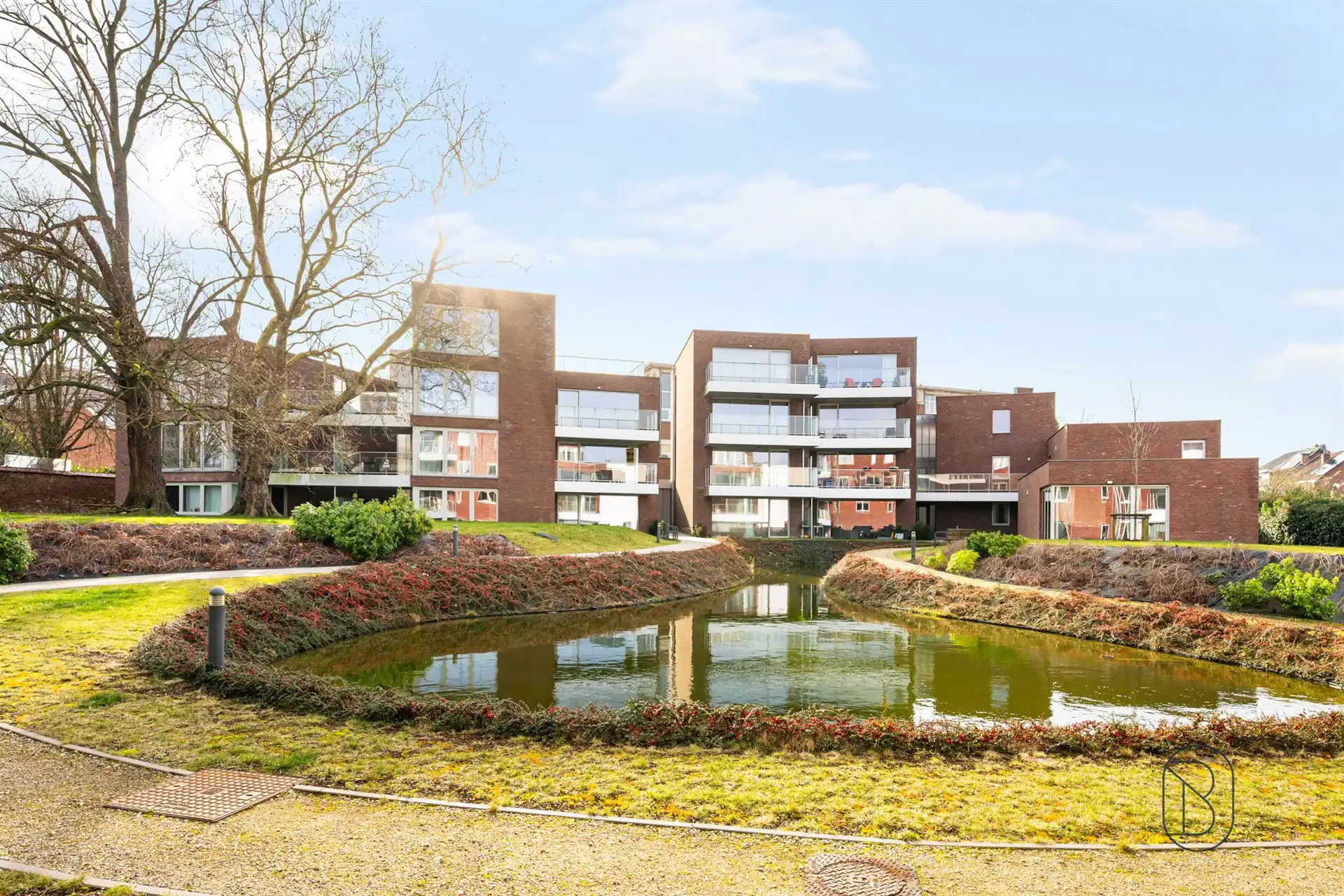 Topgelegen in het centrum: kwalitatief appartement met zicht foto 5