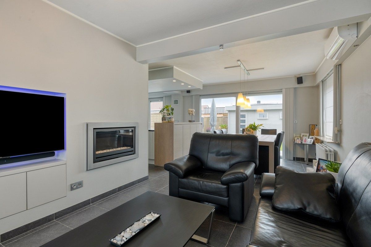 Energiezuinige halfopen bebouwing met 4 slaapkamers en 2 garages! foto 5