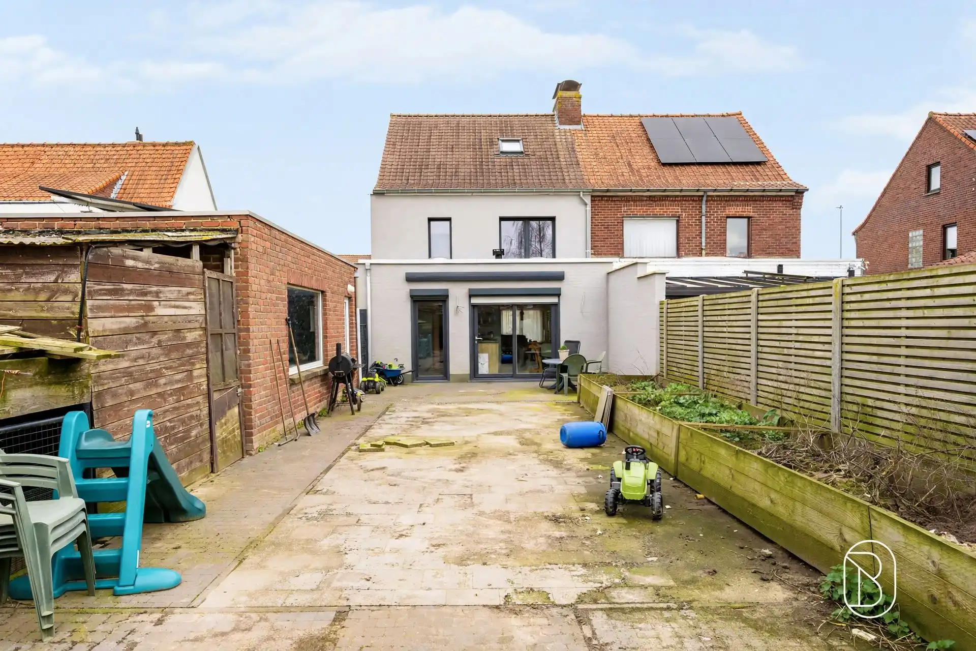 Halfopen woning met garage en tuin in Harelbeke foto 19