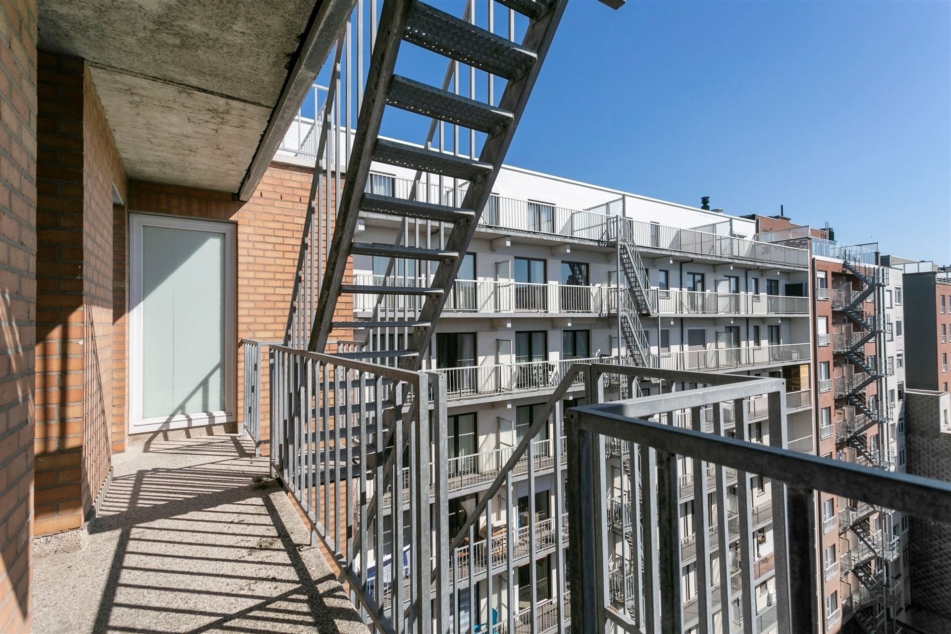 VERZORGD GEMEUBELD APPARTEMENT foto 22