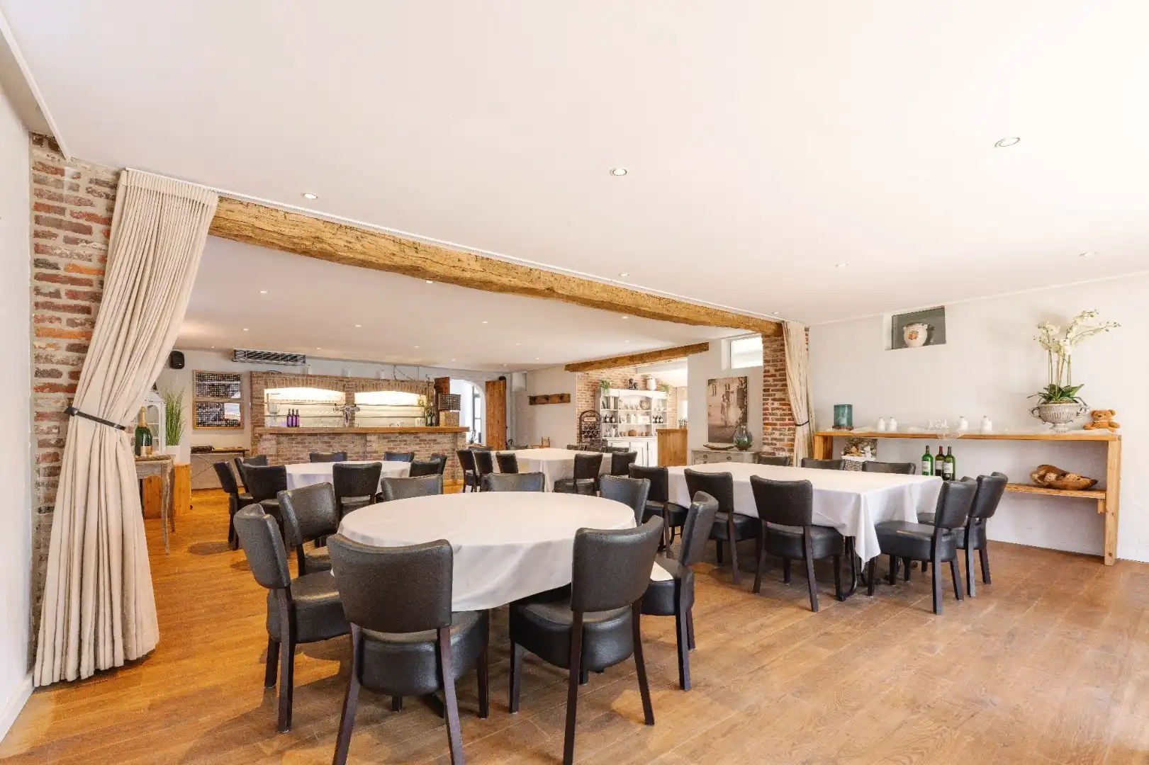 Charmant horecapand "De Couter" met feestzaal foto 15