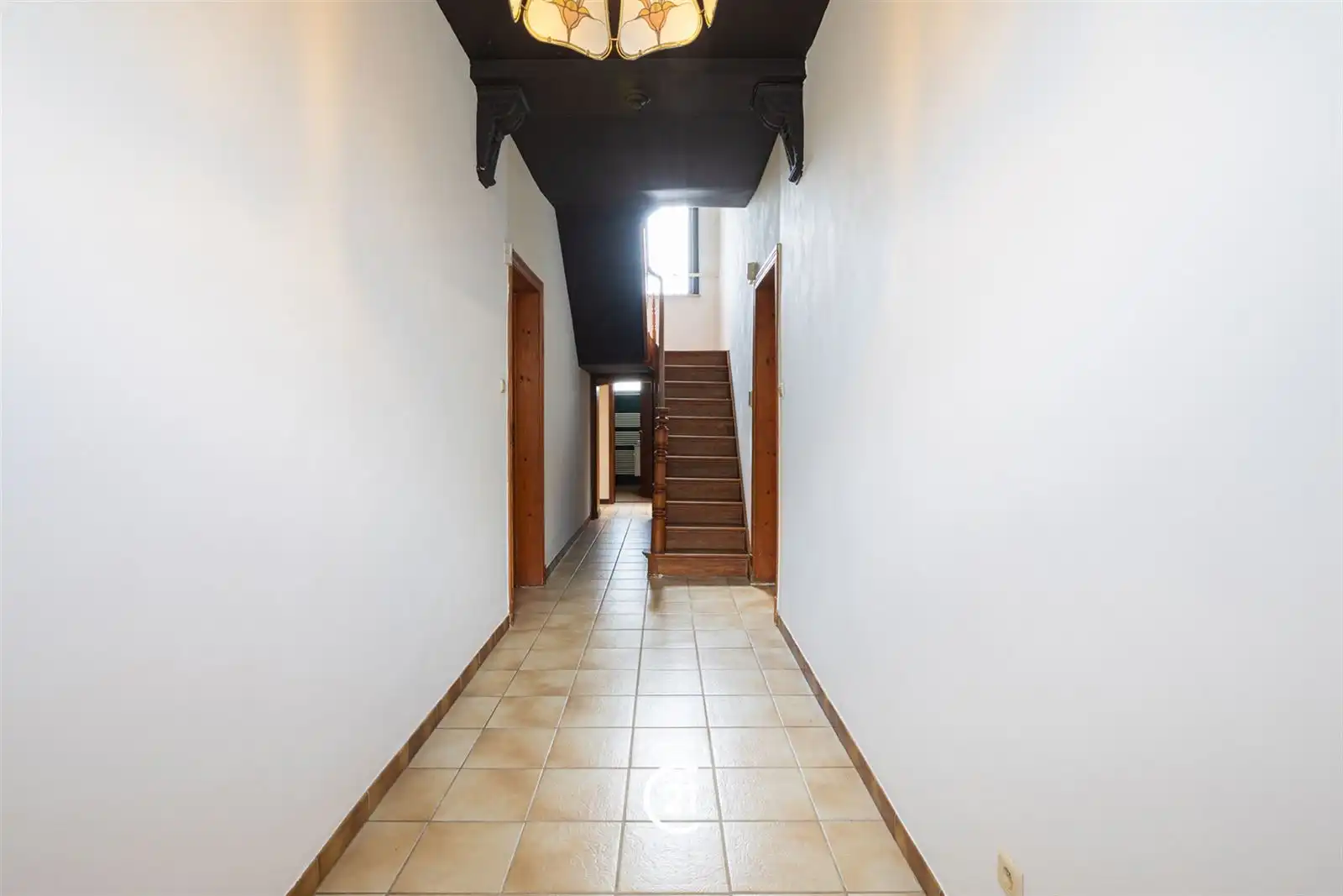 Ruime woning - type herenwoning met 4 slpk en parking foto 8