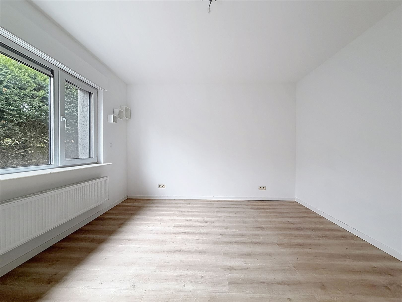 Ruime gerenoveerde woning, 5 slpks, 2 bdks, tuin, 11a 11ca  foto 44