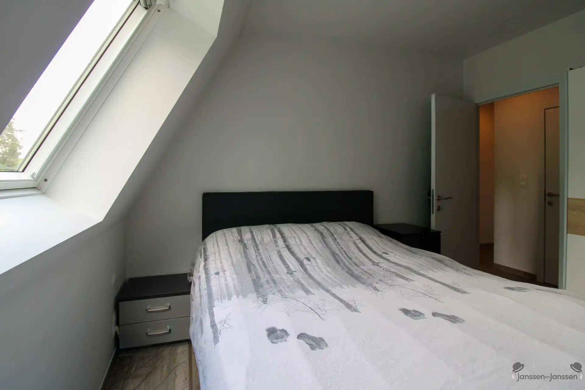 appartement op 2e verdieping met terras, autostaanplaats en berging foto 8
