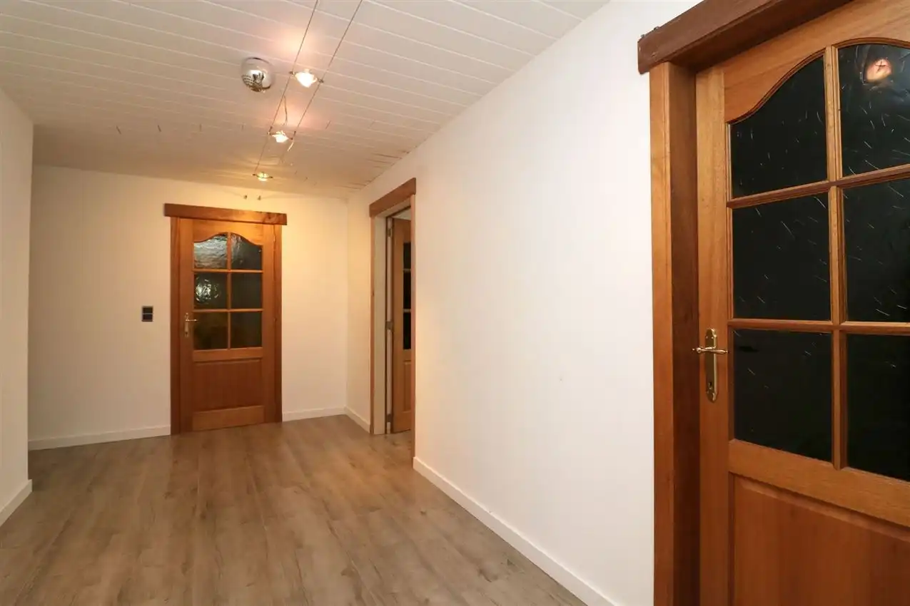 Villawoning met tuin op een goede locatie foto 24