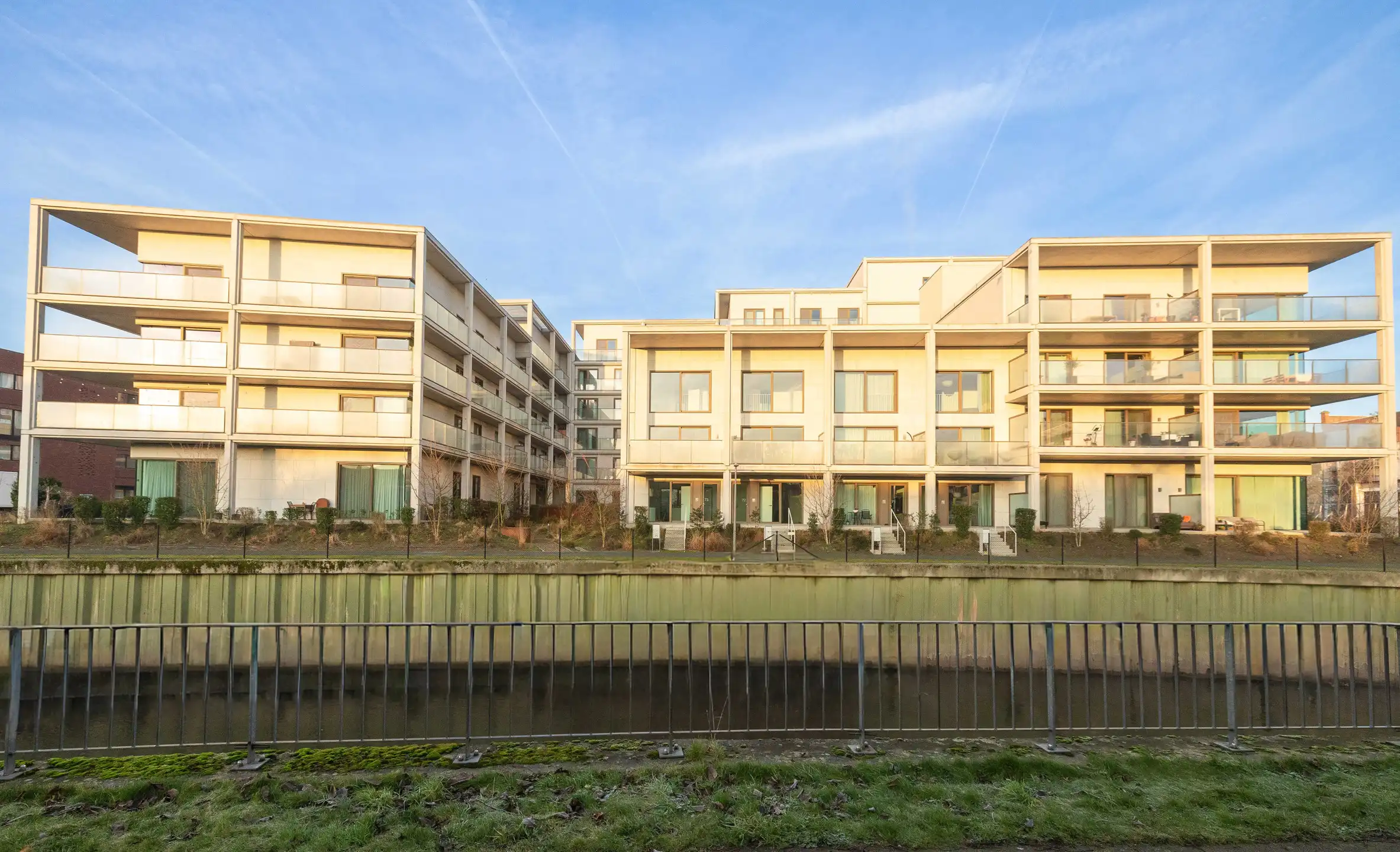 Ruime 2-slaapkamerappartement aan het water foto 18