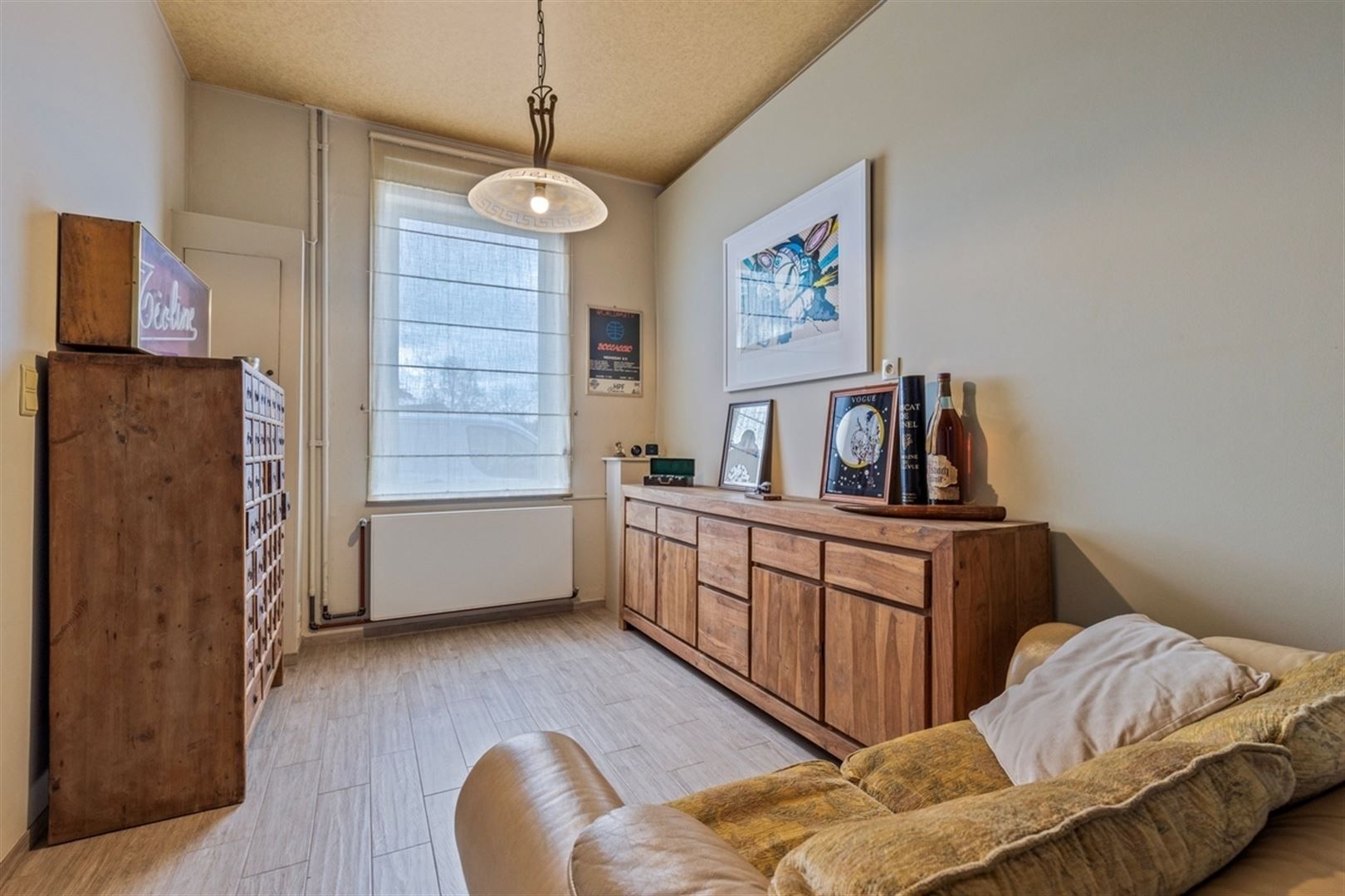 Gerenoveerde rijwoning met 3 slaapkamers en doorgang achteraan. foto 5