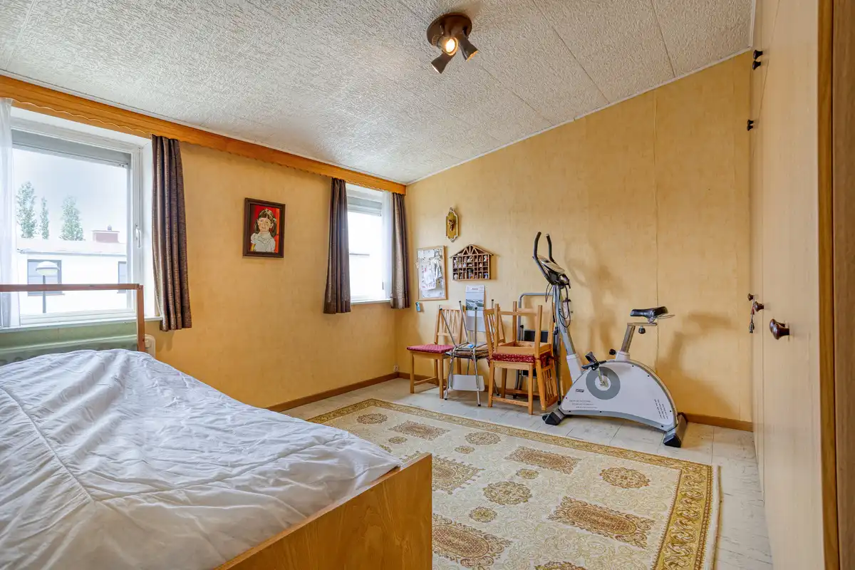 Te verfraaien woning - ruime tuin en garage foto 25