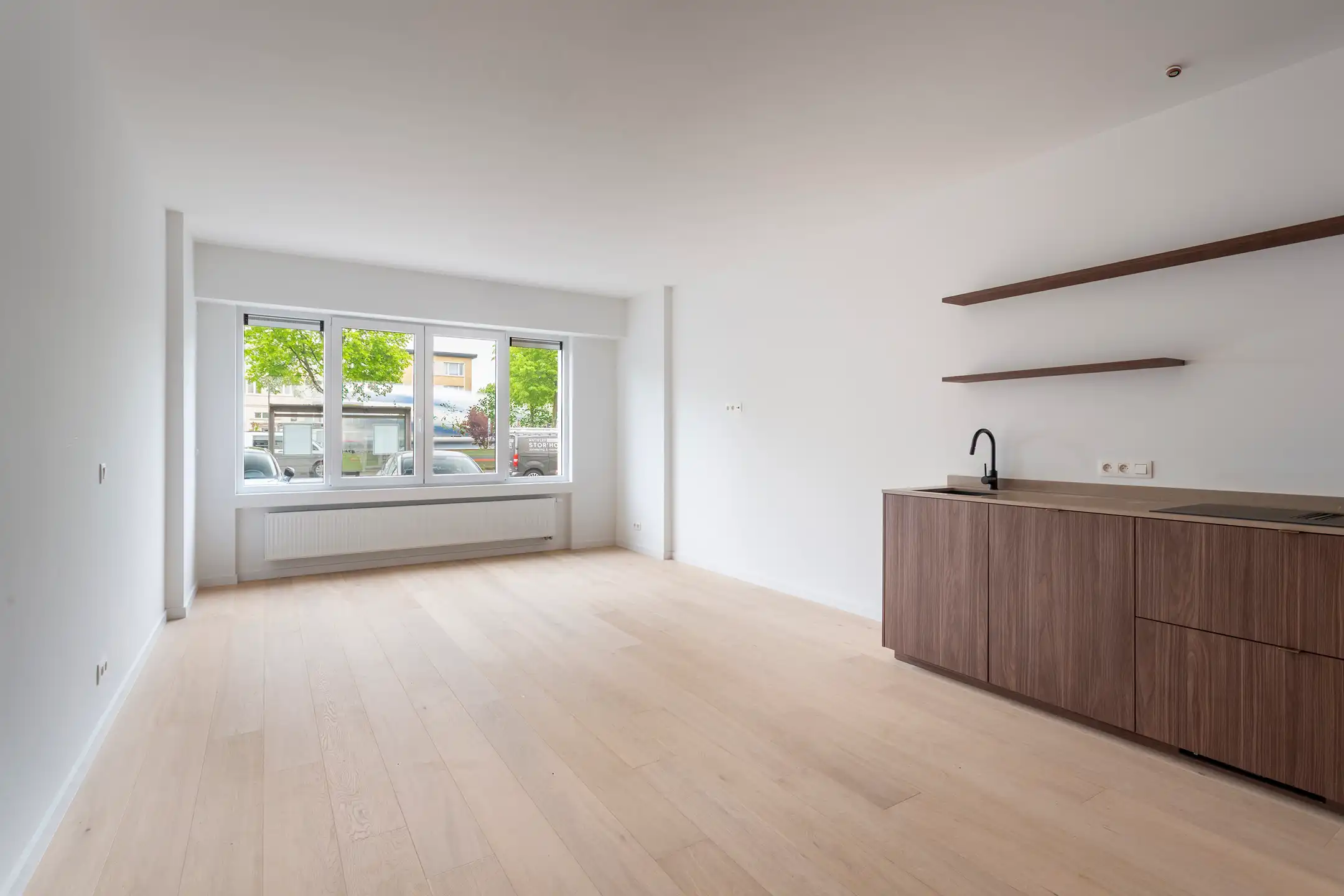 Prachtig gerenoveerd 2 slpk app met aangename tuin foto 3