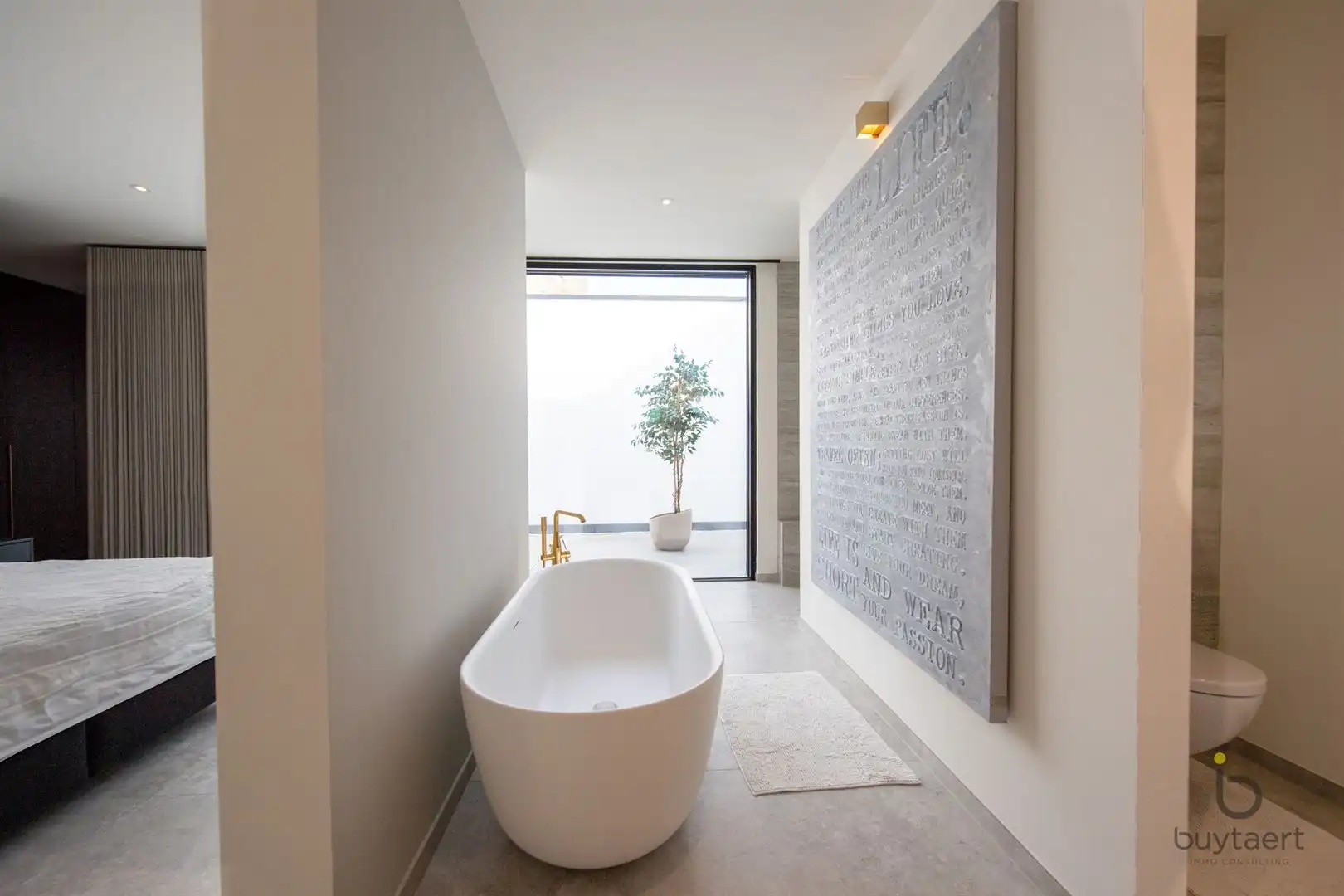 Knappe GELIJKVLOERSE villa + bijgebouw te Halle! foto 23