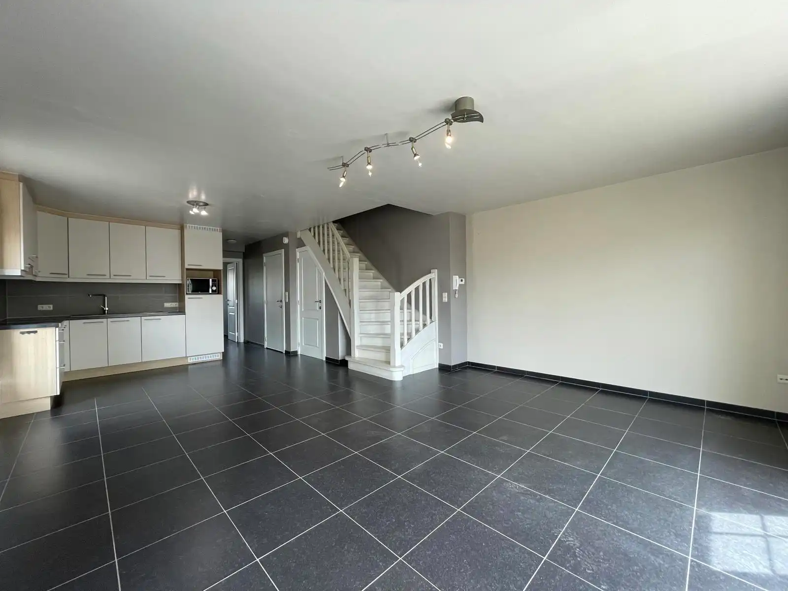 Appartement met 3 slaapkamers en terras + 2 parkeerplaatsen foto 4